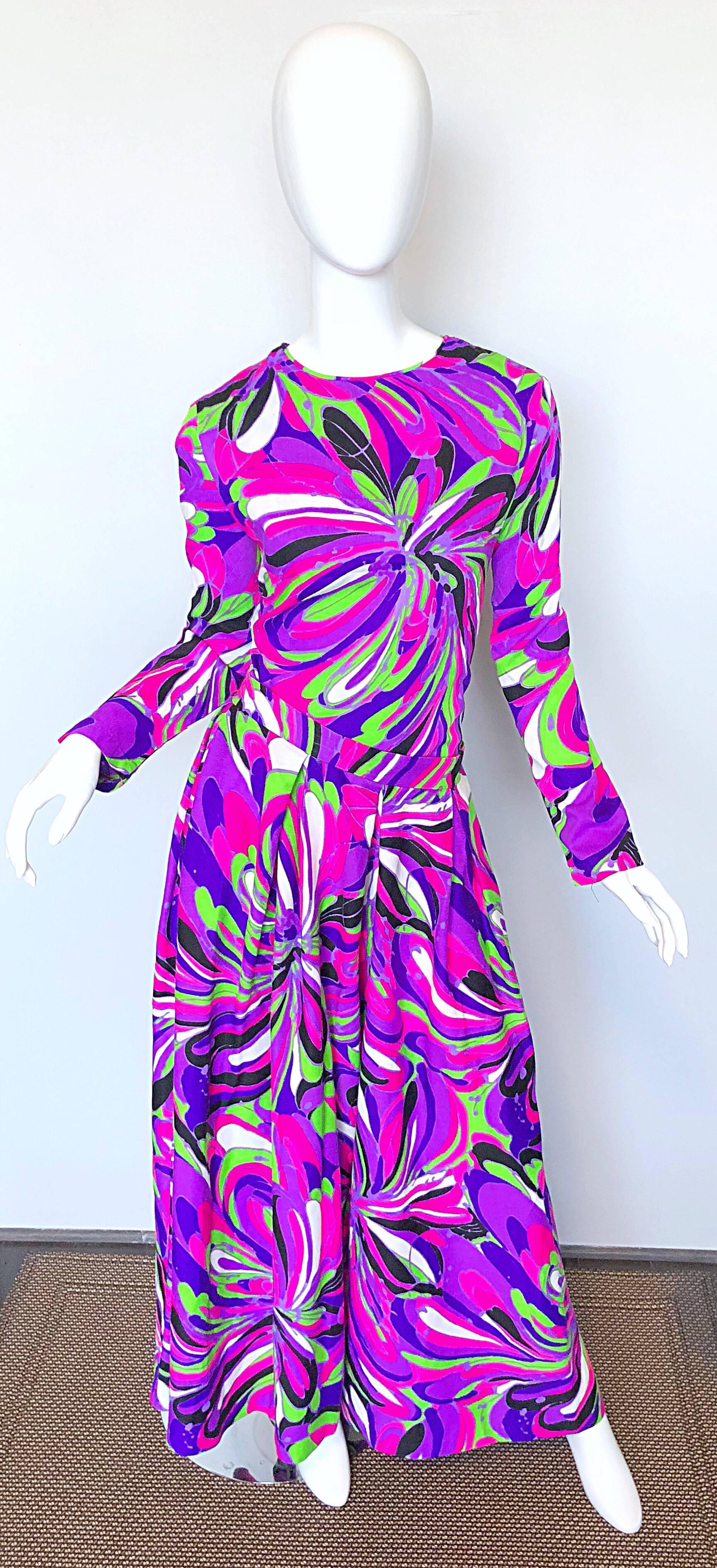 Amazing vintage early 70s psychedelic long sleeve blouse and wide leg slightly cropped palazzo pants! Looks like a jumpsuit, but not! Both pieces are great as separates.
Features abstract kaleidoscope prints in bright colors of purple, fuchsia,