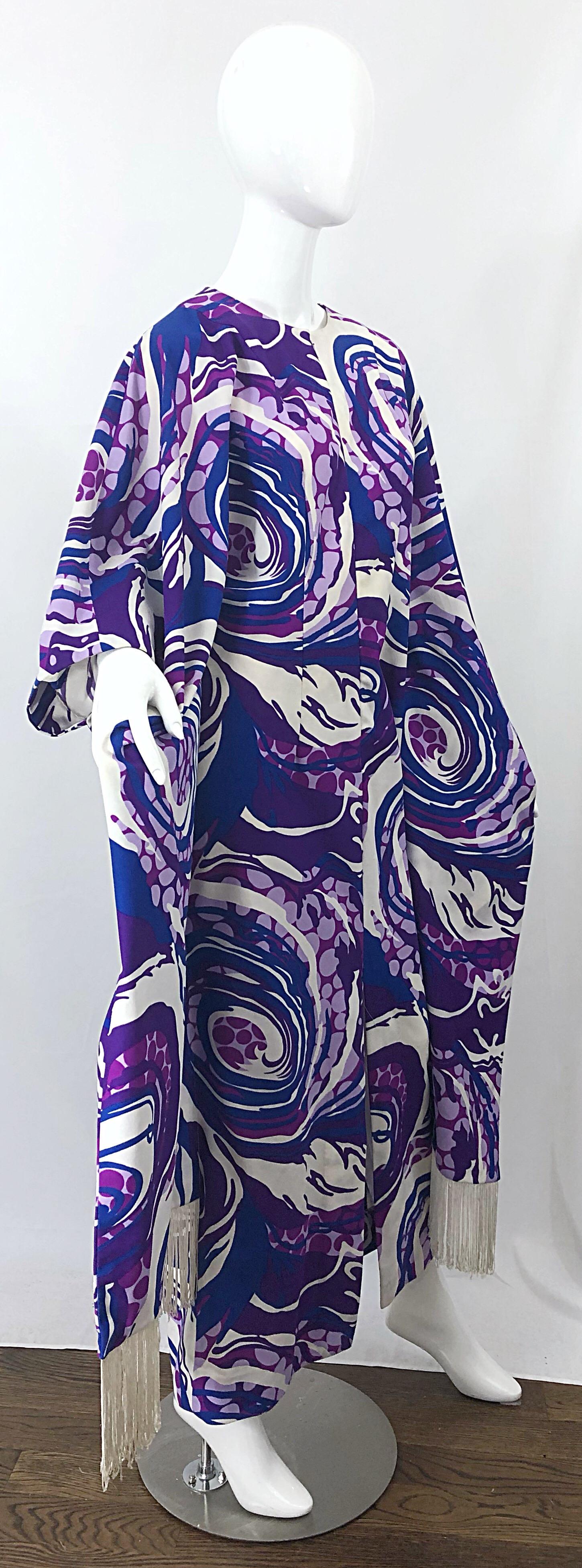 Amazing 1970s Fringed Purple and Blue Abstract Swirl Print Vintage 70s Caftan For Sale 5