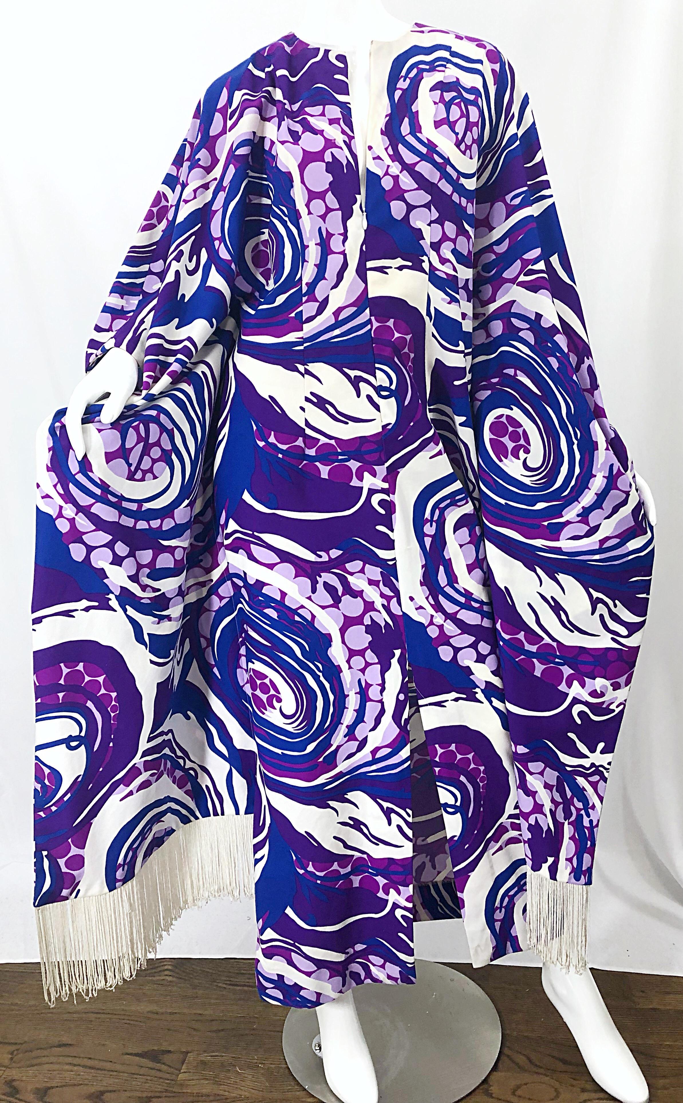 Amazing 1970s Fringed Purple and Blue Abstract Swirl Print Vintage 70s Caftan For Sale 4