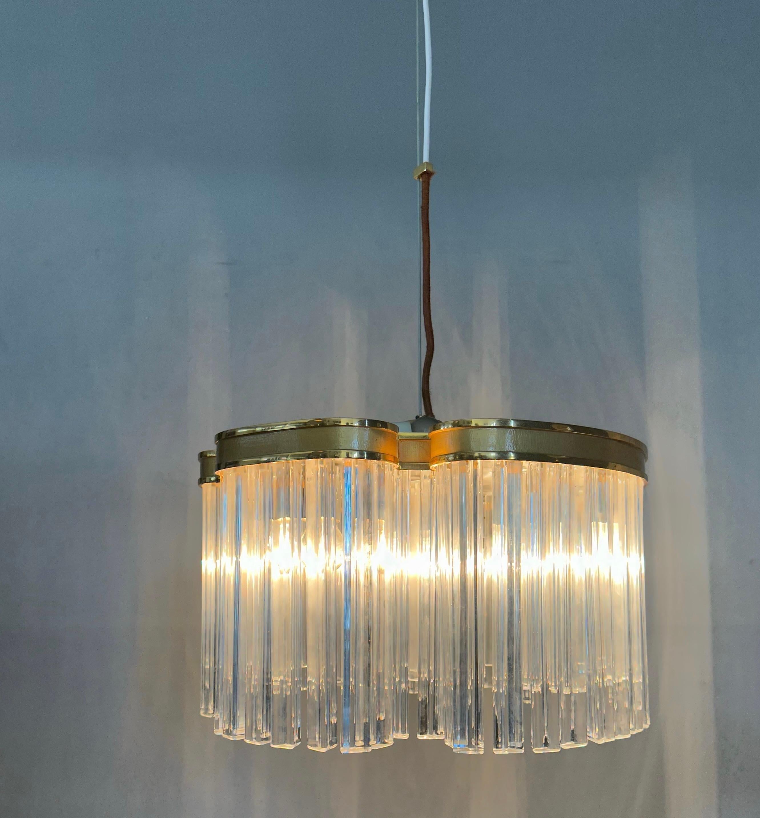 Incredibile lampadario moderno italiano degli anni '70 di Pia Guidetti Crippa, Lumi in vetro trasparente in vendita 5