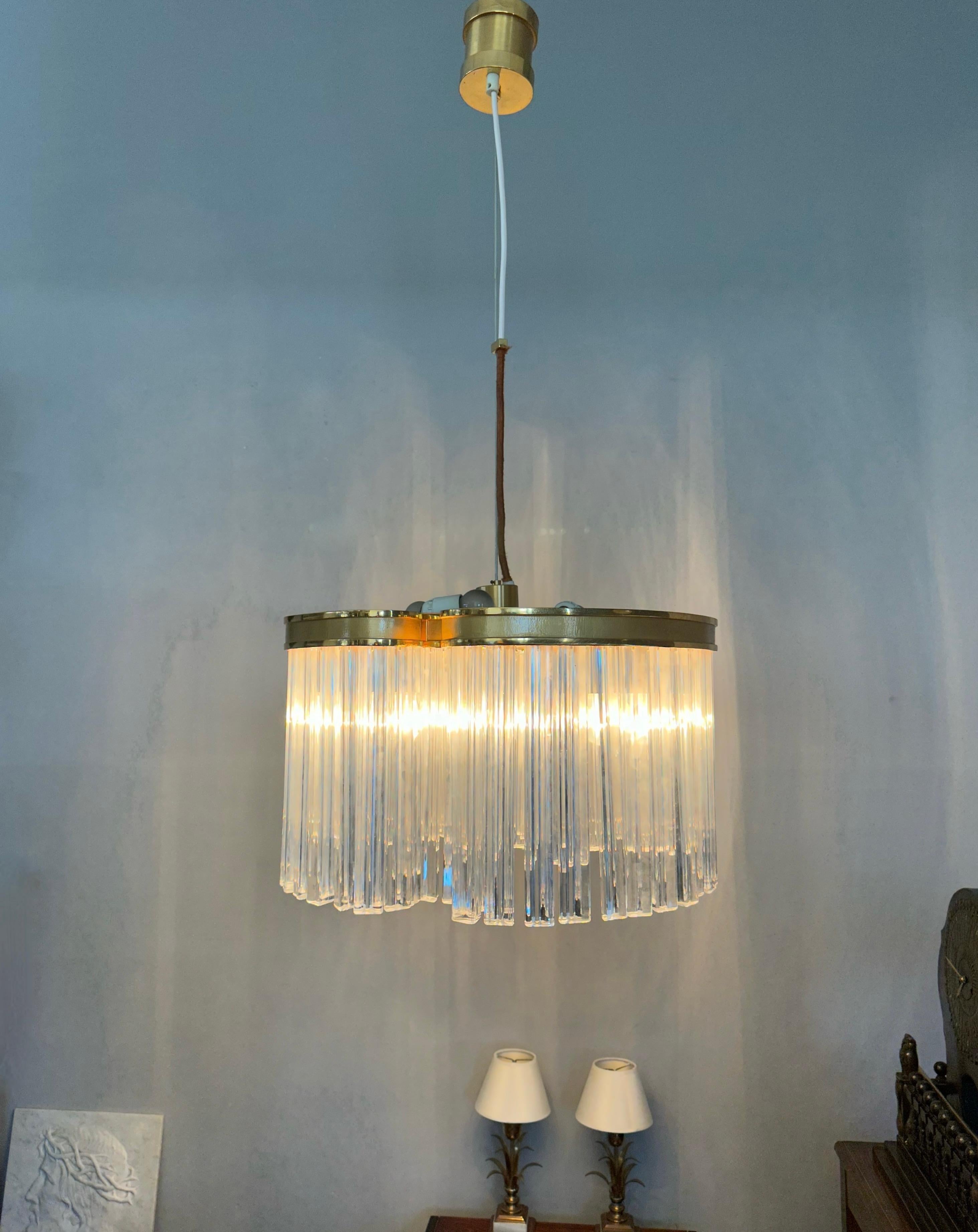 Incredibile lampadario moderno italiano degli anni '70 di Pia Guidetti Crippa, Lumi in vetro trasparente in vendita 6