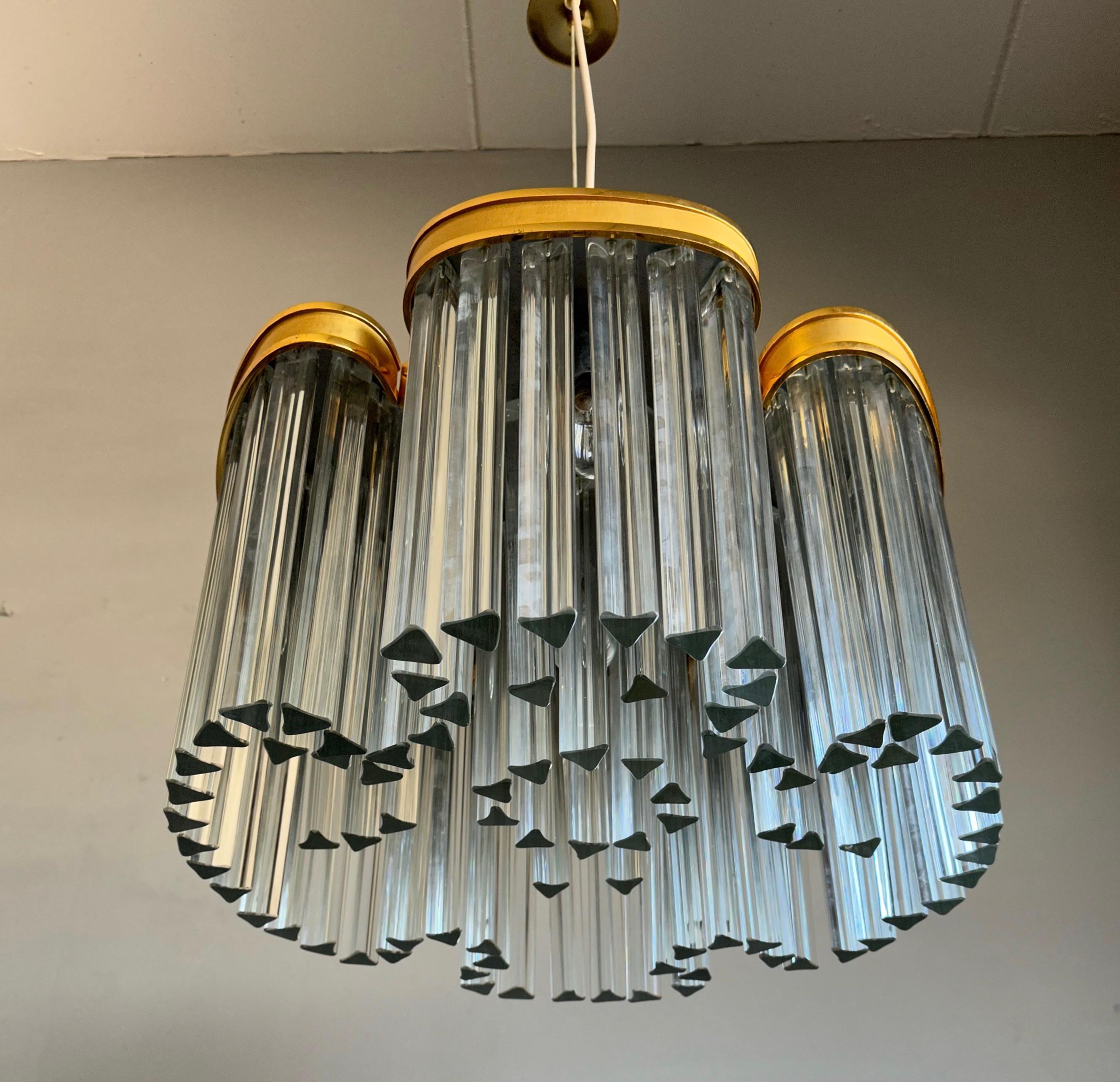 Ottone Incredibile lampadario moderno italiano degli anni '70 di Pia Guidetti Crippa, Lumi in vetro trasparente in vendita