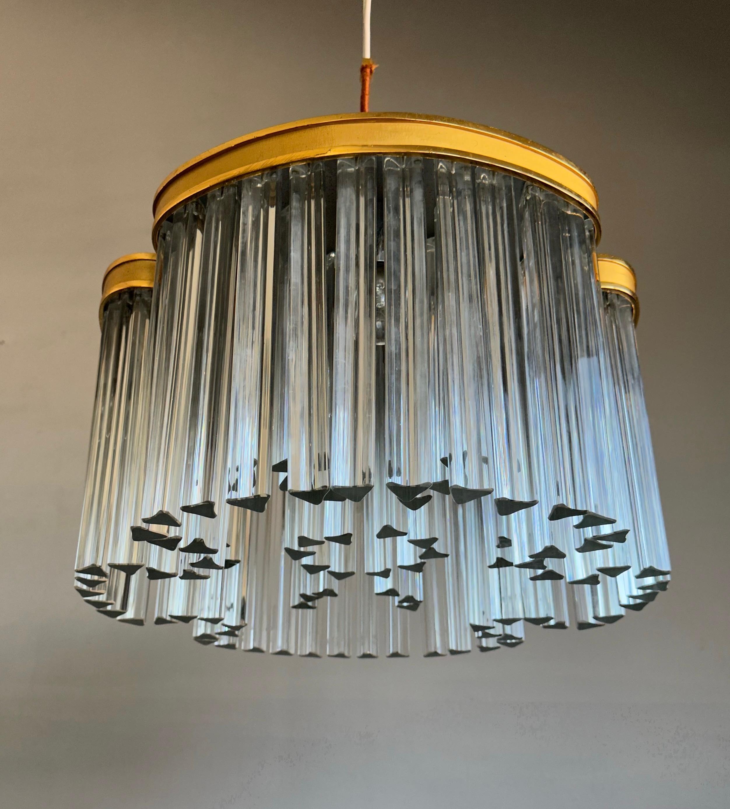 Incredibile lampadario moderno italiano degli anni '70 di Pia Guidetti Crippa, Lumi in vetro trasparente in vendita 1
