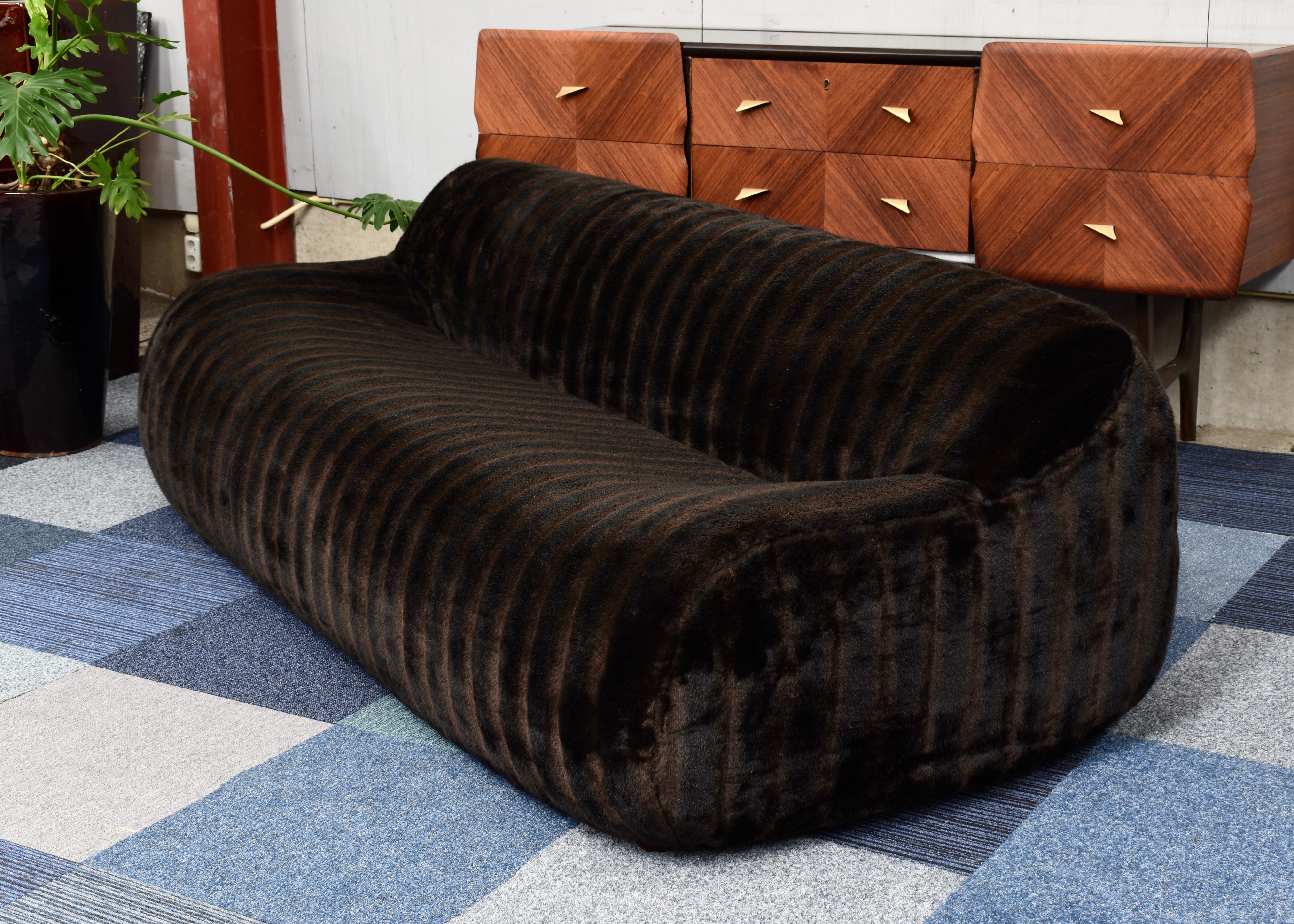 Amazing 1970's Italian Sofa in Original Vintage Faux Fur, Italy, circa 1970 7