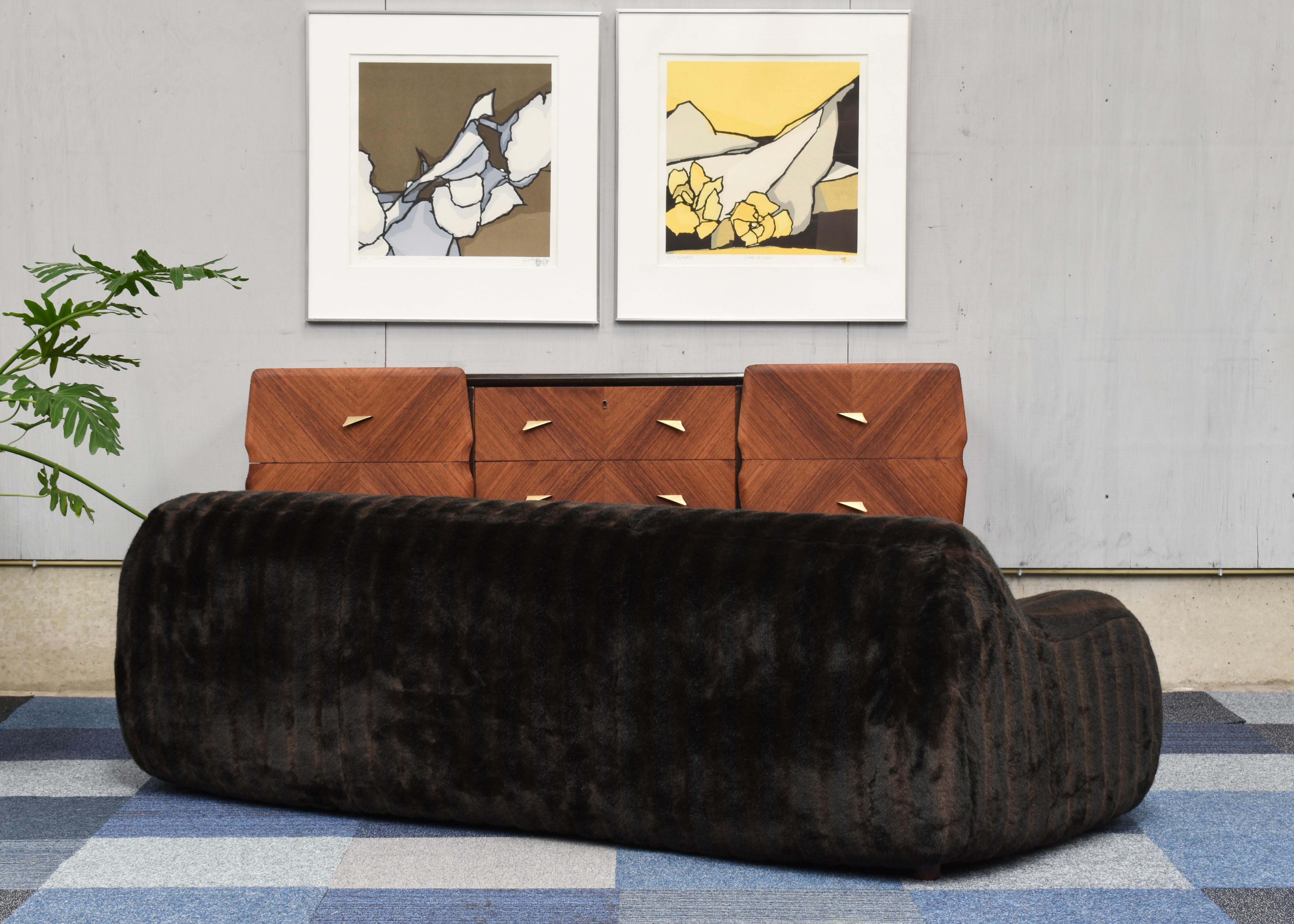 Wunderschönes italienisches Sofa aus originalem Vintage-Kunstpelz aus den 1970er Jahren, Italien, um 1970 7