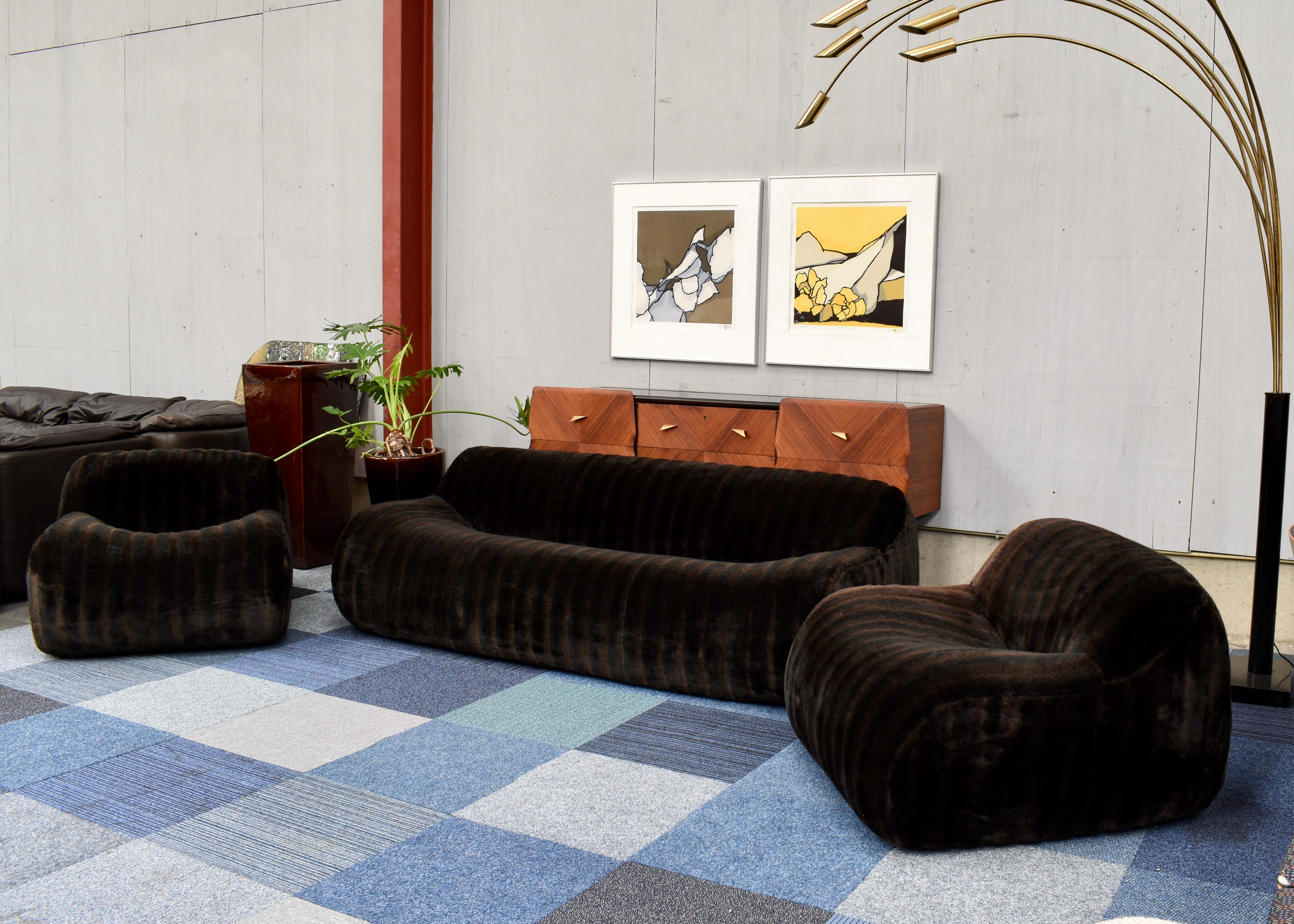 Amazing 1970's Italian Sofa in Original Vintage Faux Fur, Italy, circa 1970 9