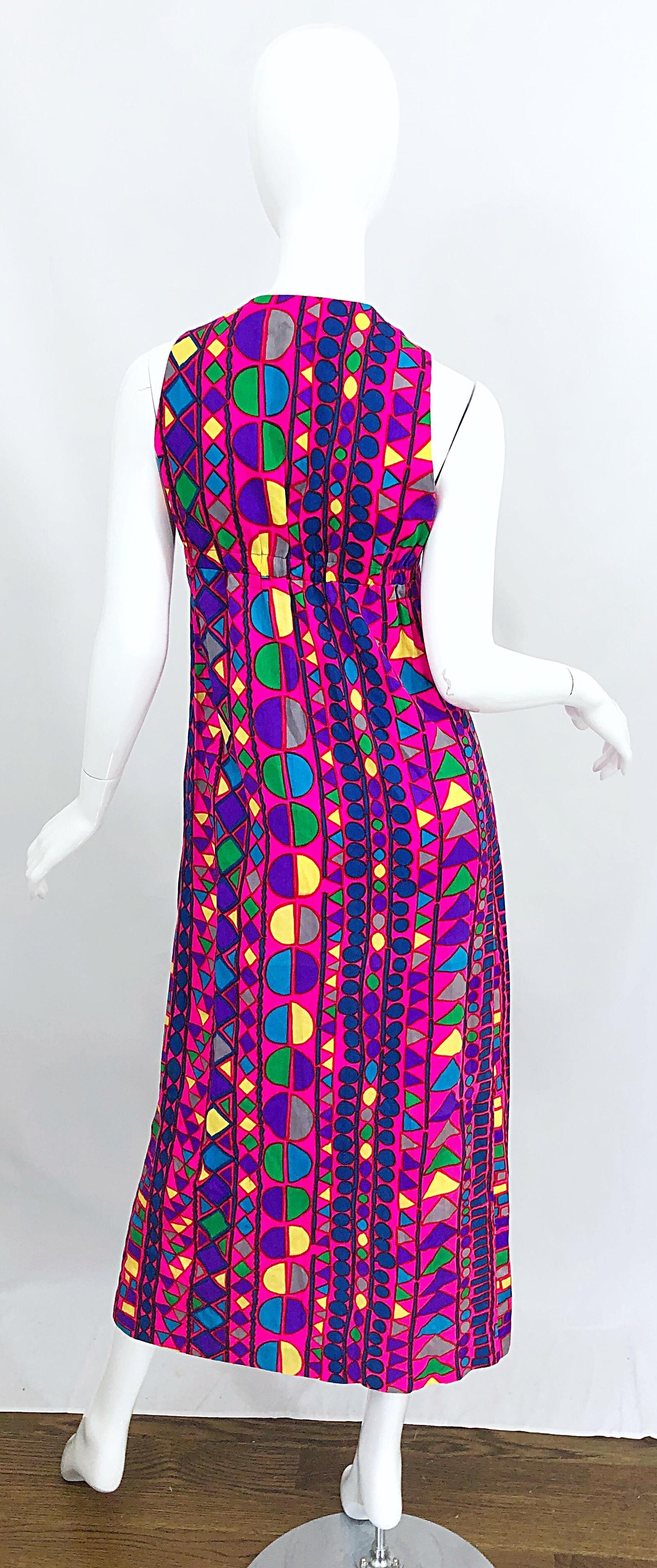 Violet Joseph Magnin - Magnin - Magnifique robe longue à gilet en mosaïque abstraite colorée et vibrante, années 1970 en vente