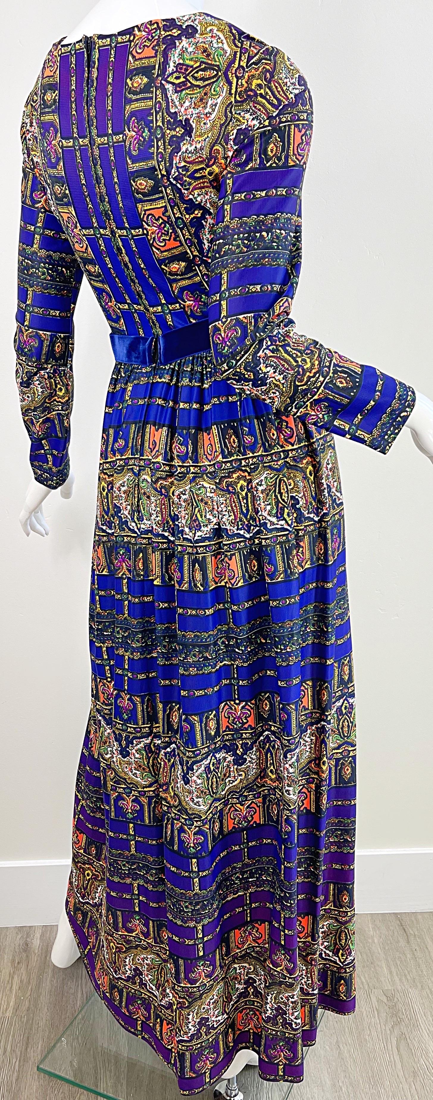 Robe longue en jersey vintage des années 70, imprimé marocain violet et coloré en vente 5