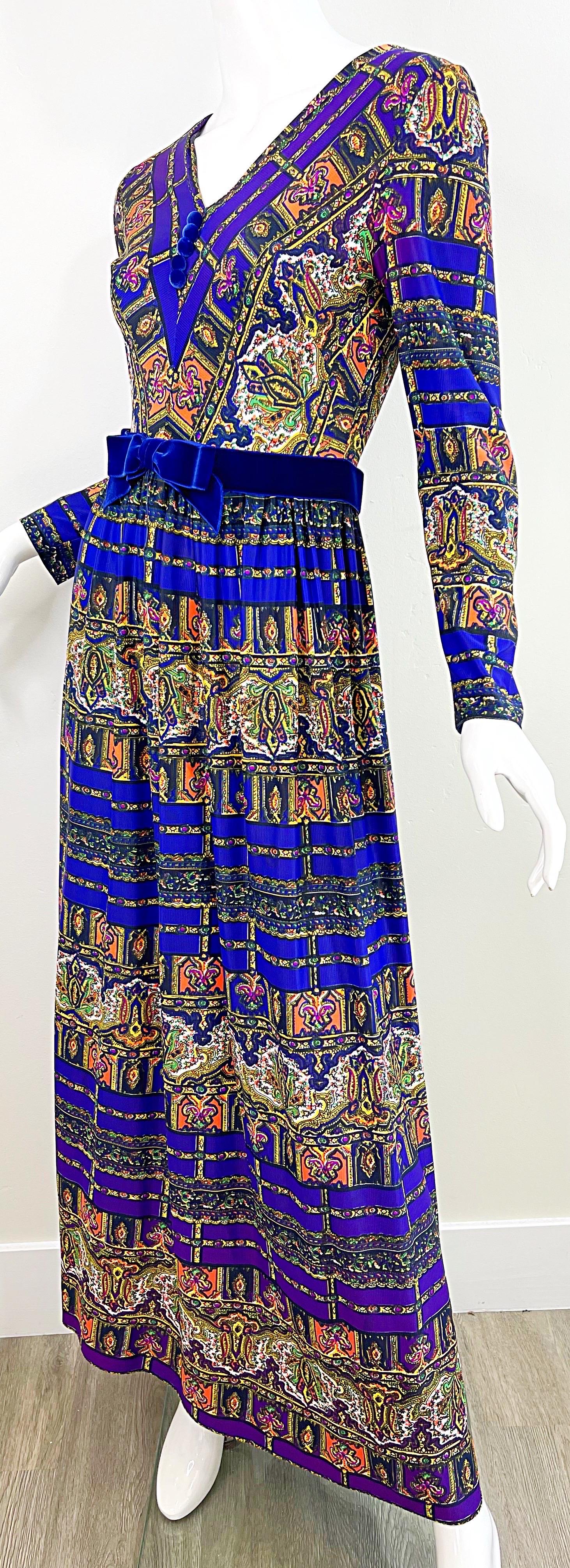 Erstaunlich 1970er Jahre marokkanischen Druck lila bunte Vintage 70er Jahre Jersey Maxi Kleid im Angebot 6