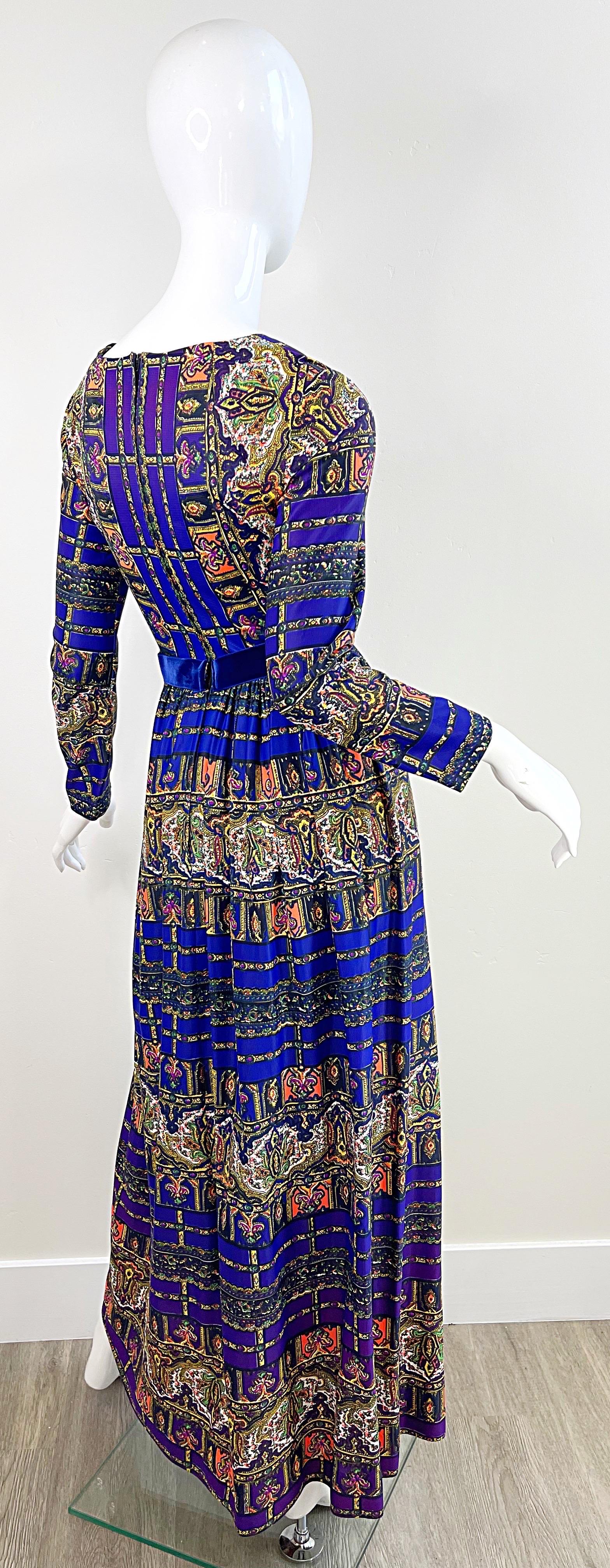 Robe longue en jersey vintage des années 70, imprimé marocain violet et coloré en vente 7
