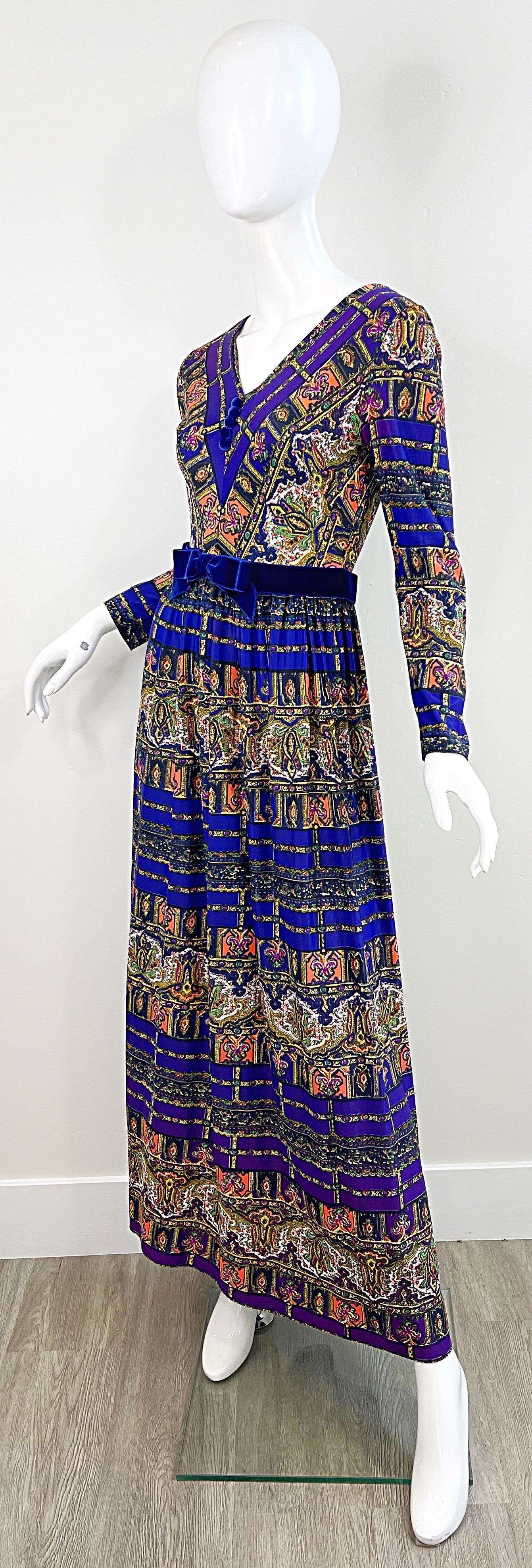 Robe longue en jersey vintage des années 70, imprimé marocain violet et coloré en vente 8