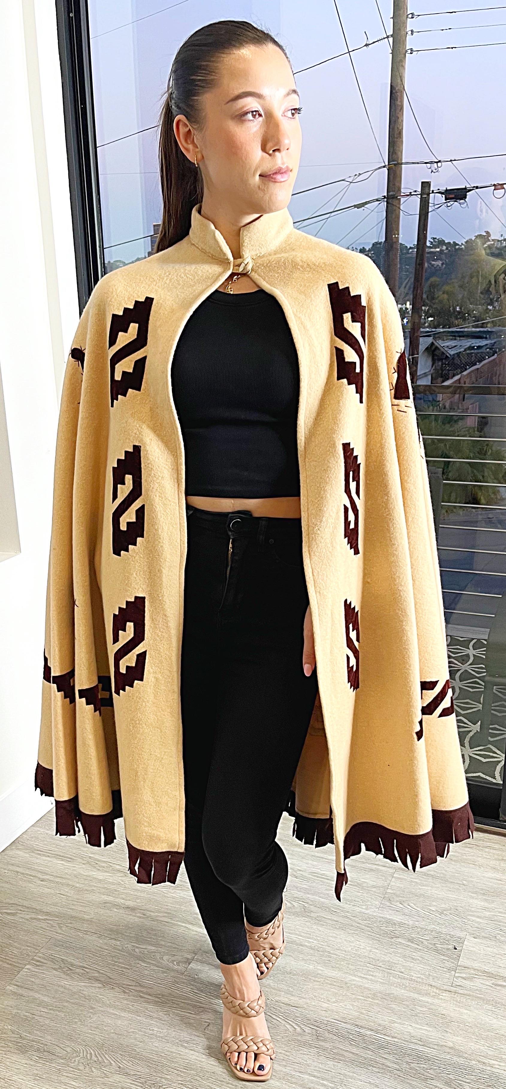 Amazing 1970s Plumita Mexican Cactus Themed Wool Velvet Tan Brown 70s Cape  For Sale 7