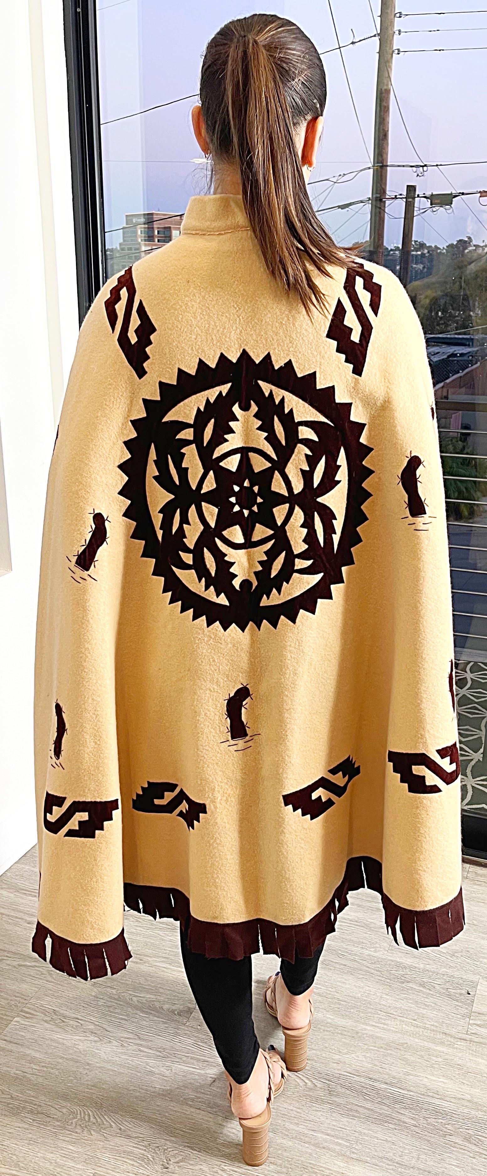 Amazing 1970s Plumita Mexican Cactus Themed Wool Velvet Tan Brown 70s Cape  For Sale 11