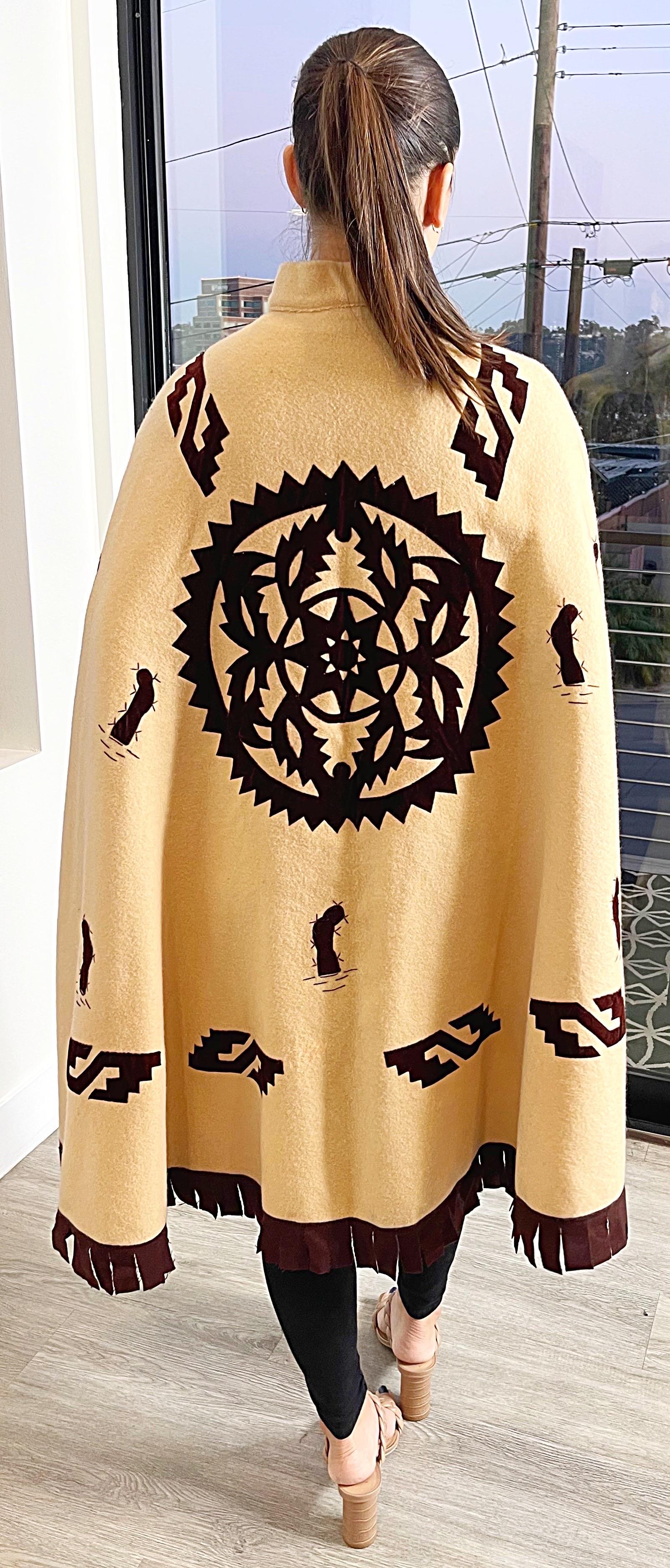 Amazing 1970s Plumita Mexican Cactus Themed Wool Velvet Tan Brown 70s Cape  In Good Condition For Sale In San Diego, CA