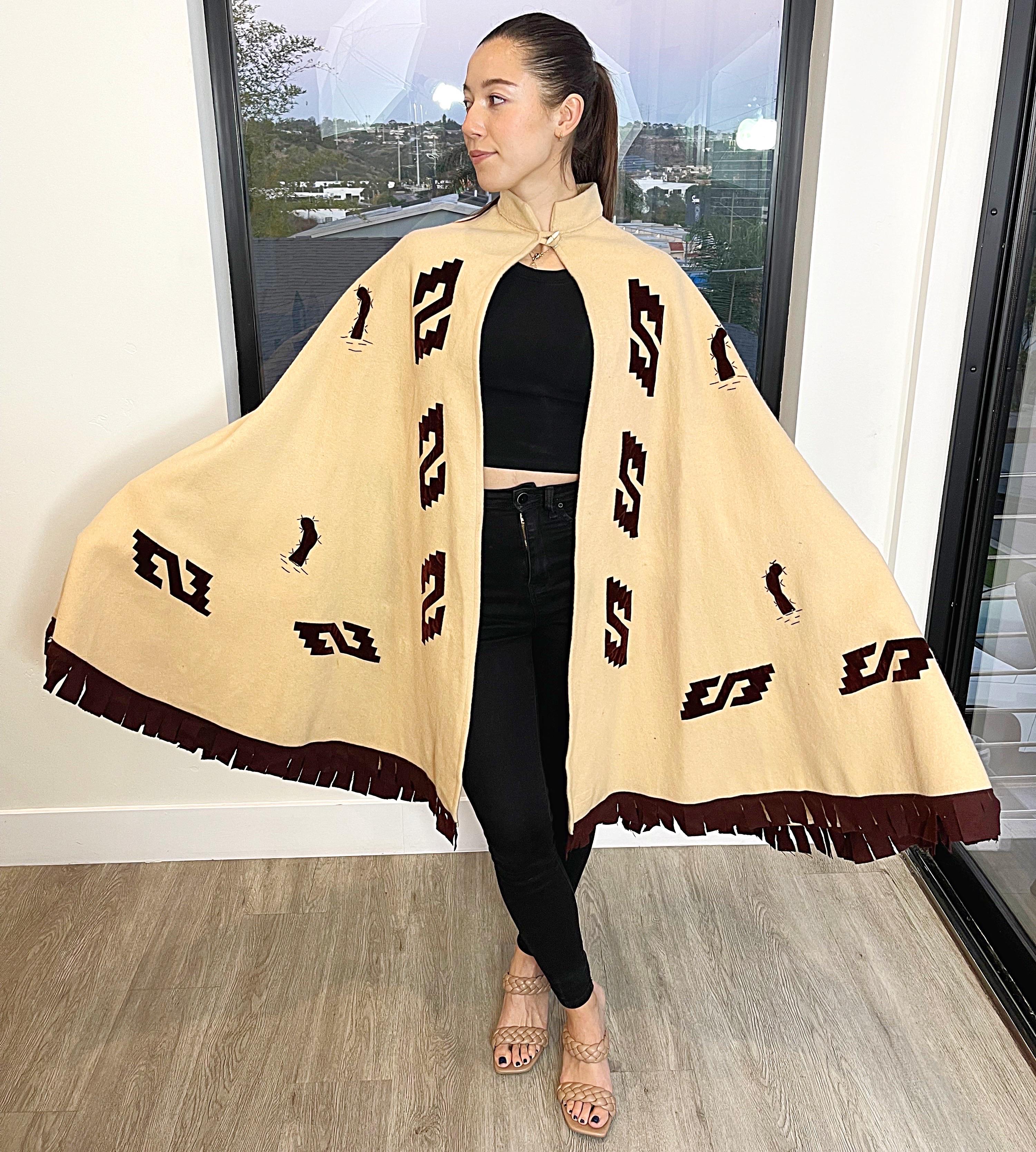 Amazing 1970s Plumita Mexican Cactus Themed Wool Velvet Tan Brown 70s Cape  For Sale 4
