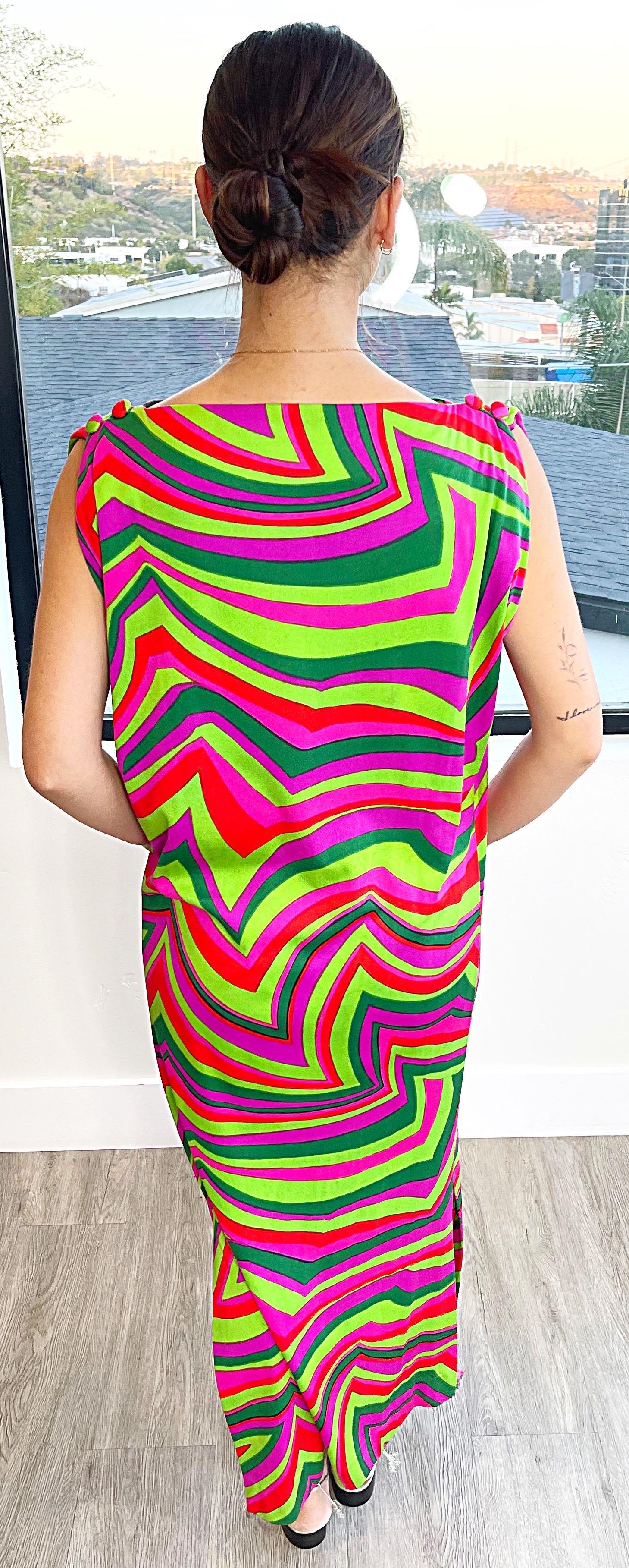 Women's Amazing 1970s Pucci Style Colorful Pink Green Jersey Vintage Caftan Maxi Dress For Sale