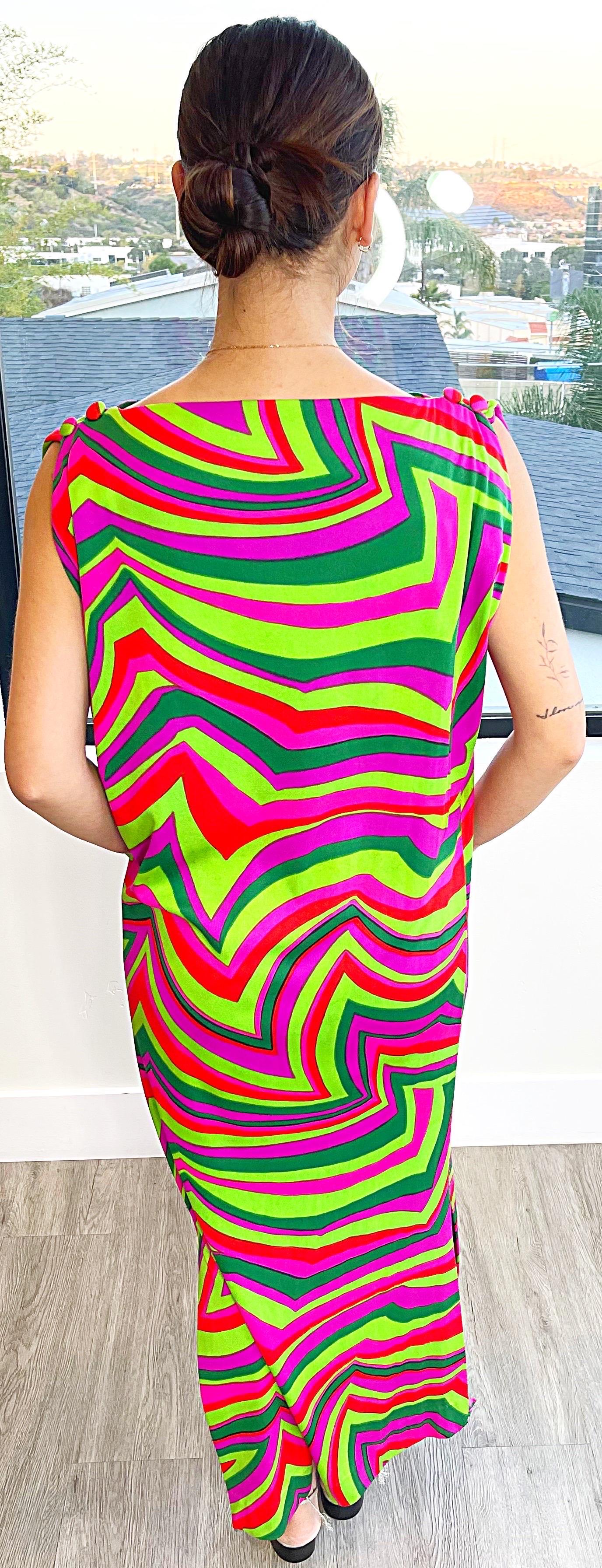 Amazing 1970s Pucci Style Colorful Pink Green Jersey Vintage Caftan Maxi Dress For Sale 4