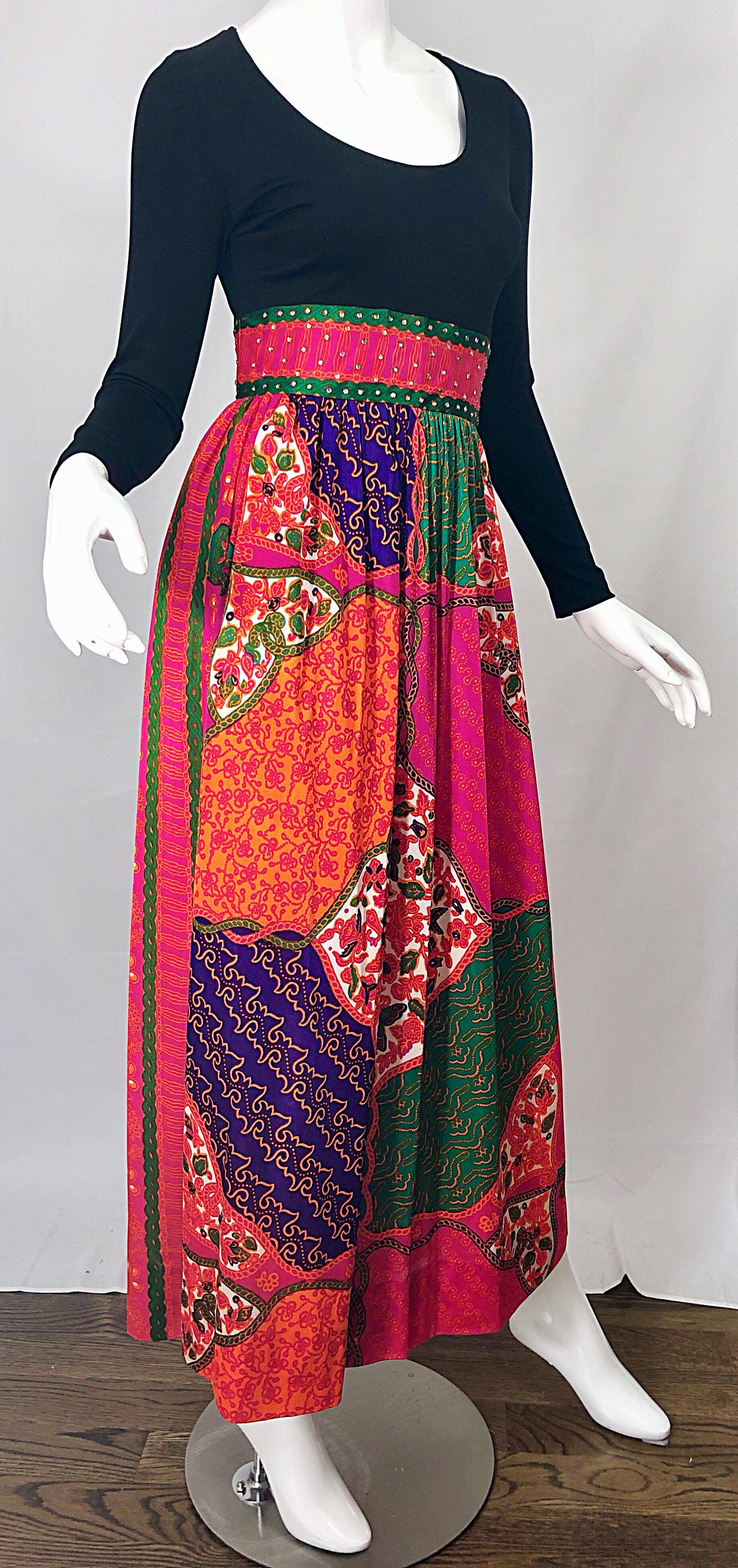 Robe longue en jersey noir des années 70 avec imprimé patchwork de strass et multicolore Pour femmes en vente
