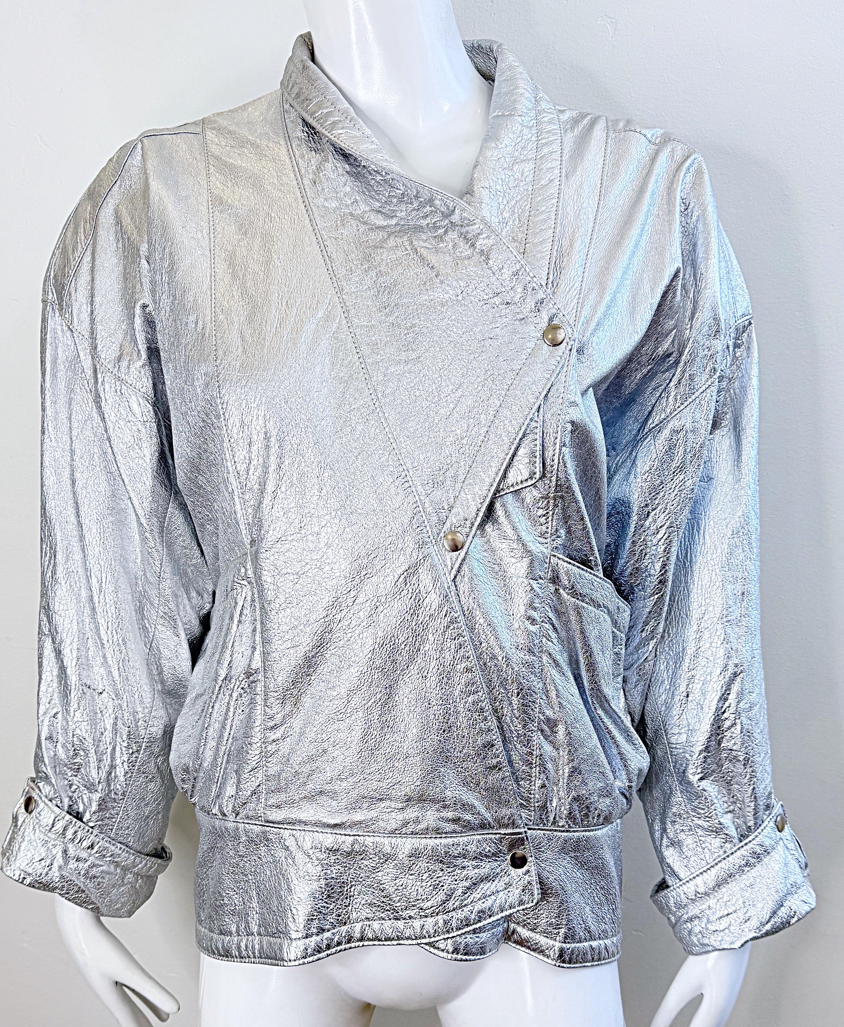 Amazing 1980s Christian Lauren Paris Silver Leather Vintage 80s Moto Jacket Med en vente 8