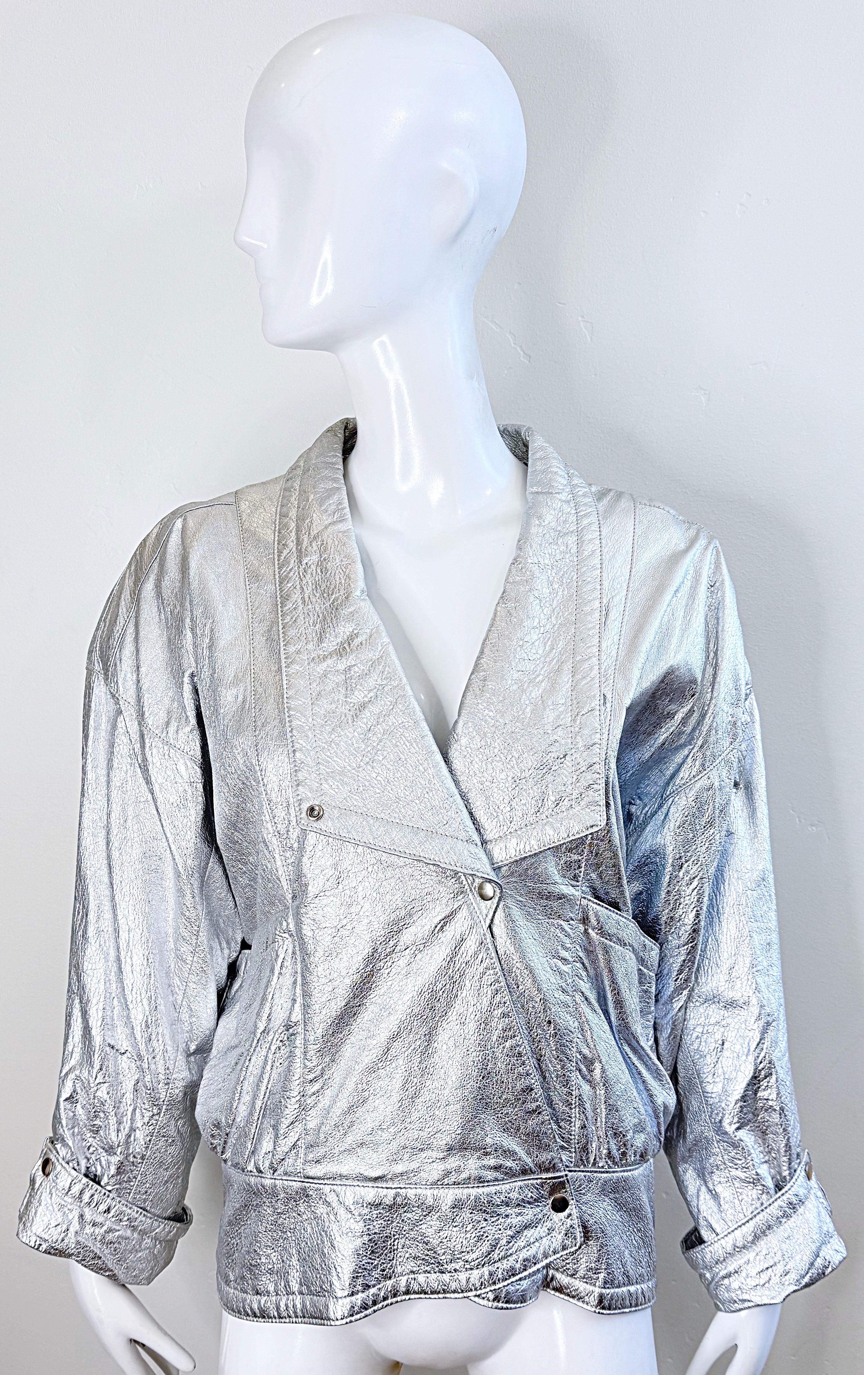 Amazing 1980s Christian Lauren Paris Silver Leather Vintage 80s Moto Jacket Med en vente 13