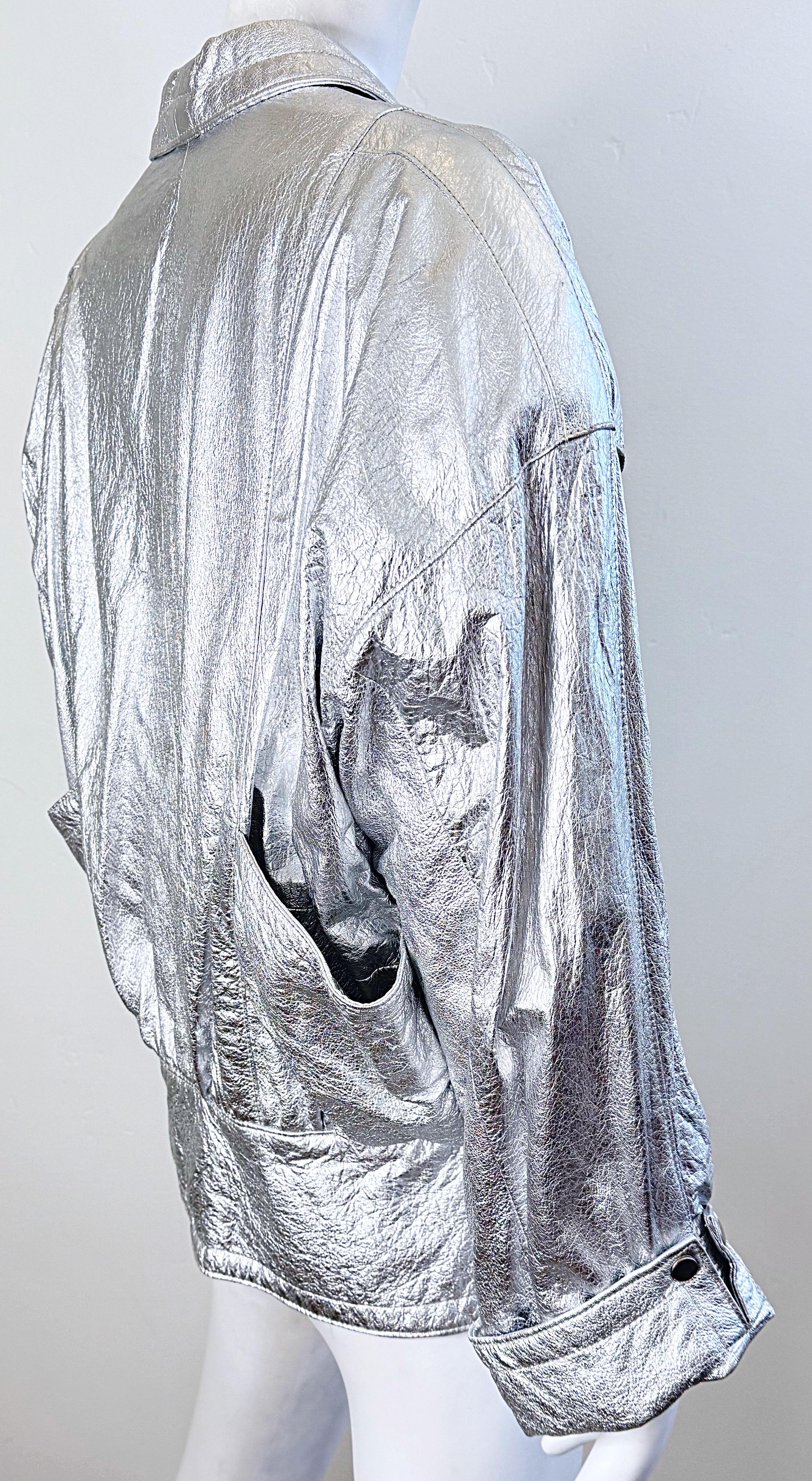 Amazing 1980s Christian Lauren Paris Silver Leather Vintage 80s Moto Jacket Med en vente 1