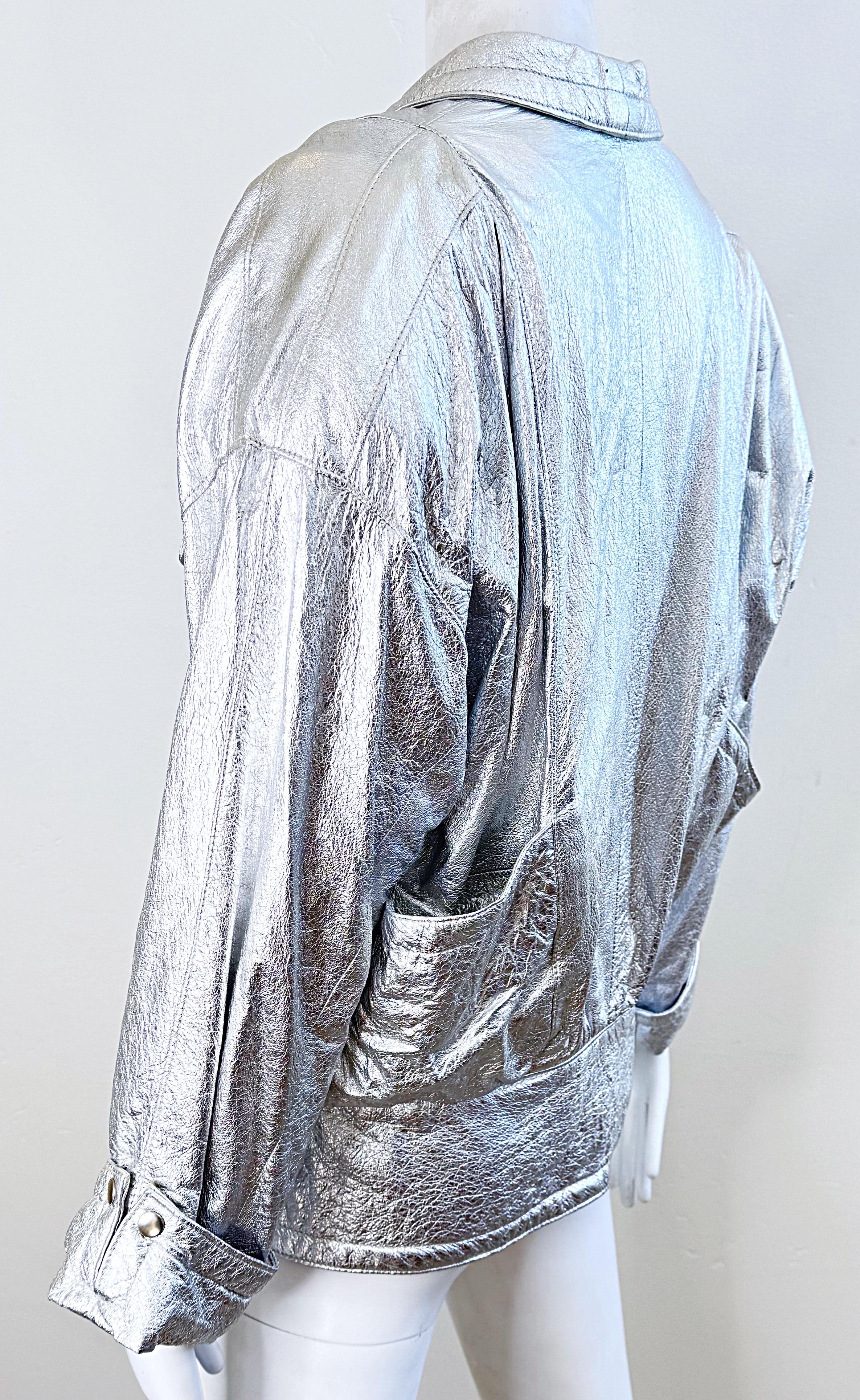 Amazing 1980s Christian Lauren Paris Silver Leather Vintage 80s Moto Jacket Med en vente 4