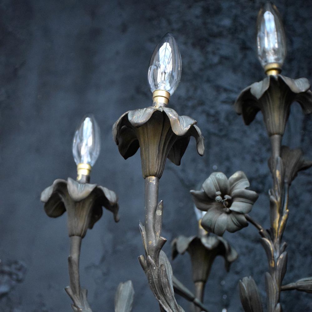 Hand-Crafted Amazing 19th century bronze floral lamp 