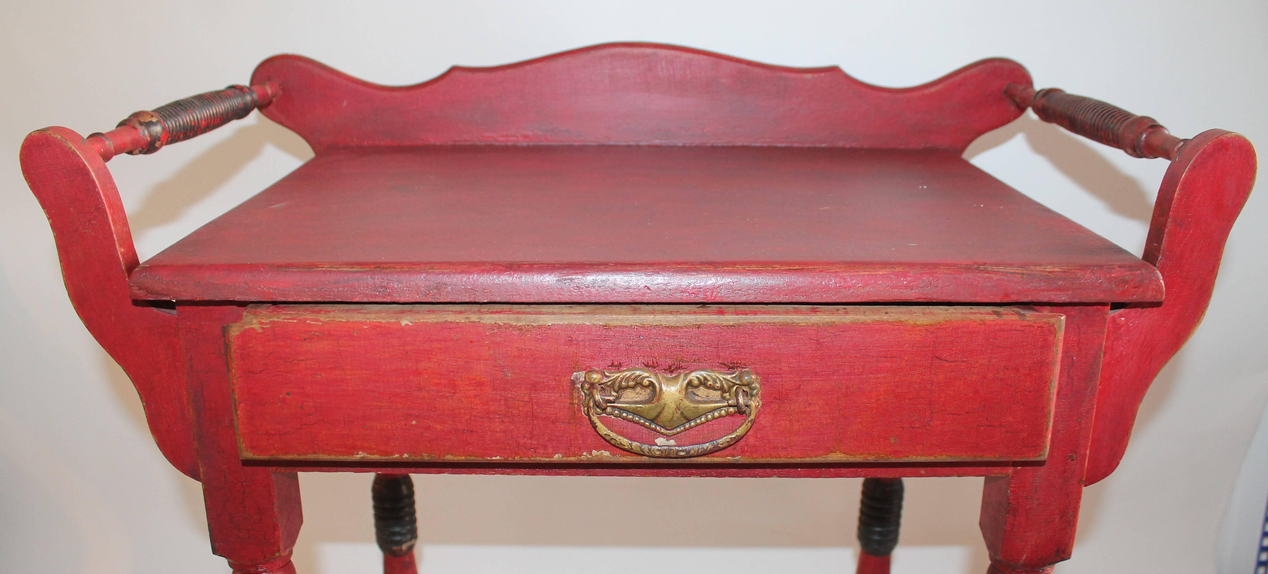 Amazing 19th Century Side Table in Original Red Painted Surface In Excellent Condition In Los Angeles, CA