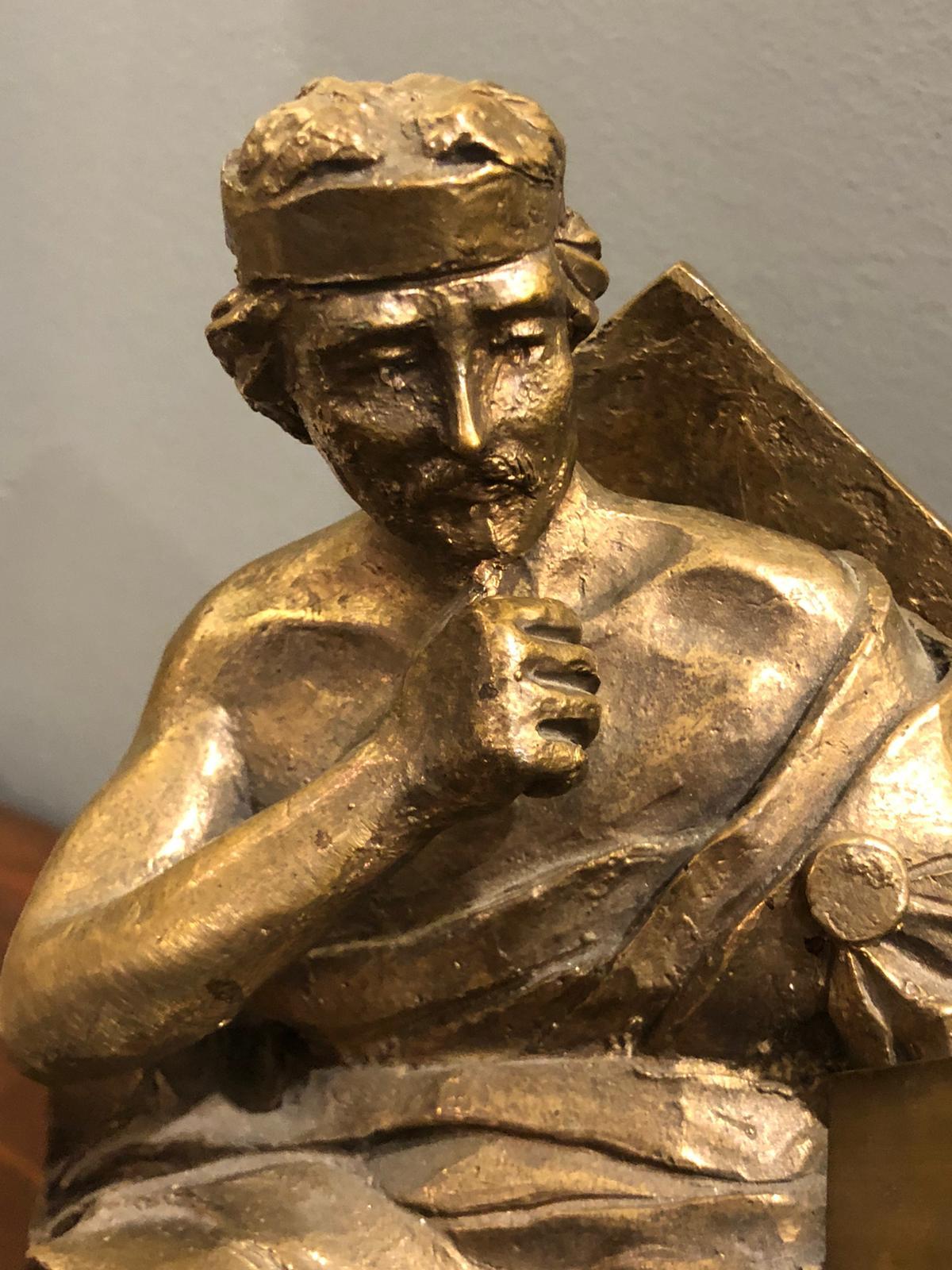 Amazing 20th Century Gilt Bronze Sculpture of a Meditating King, Italy, 1940 In Excellent Condition For Sale In Catania, IT