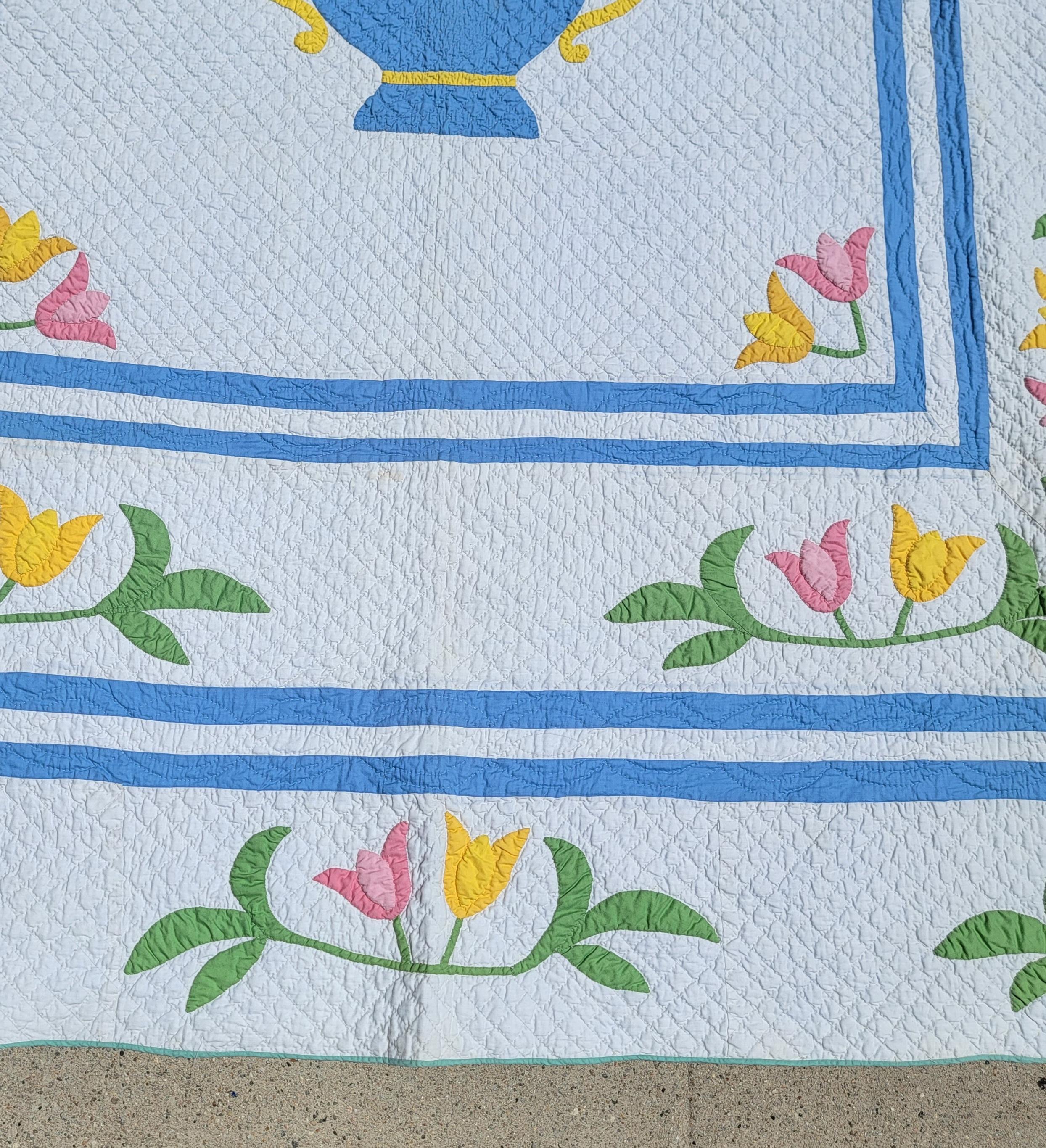 Inizio XX secolo Incredibile pastello 20Thc  Trapunta con applique floreali in vendita