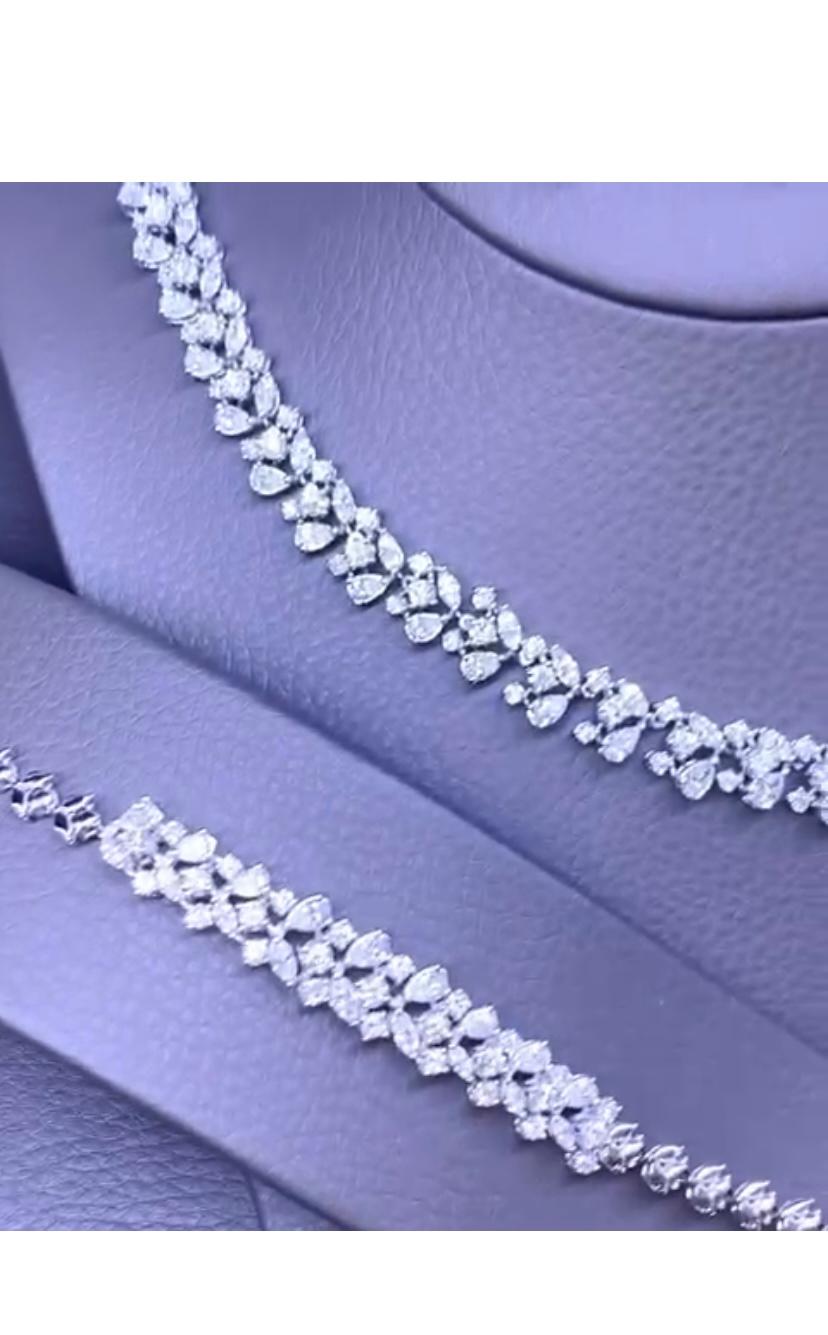 Außergewöhnliche 23, 14 Karat Diamanten auf Parure in Gold Damen im Angebot