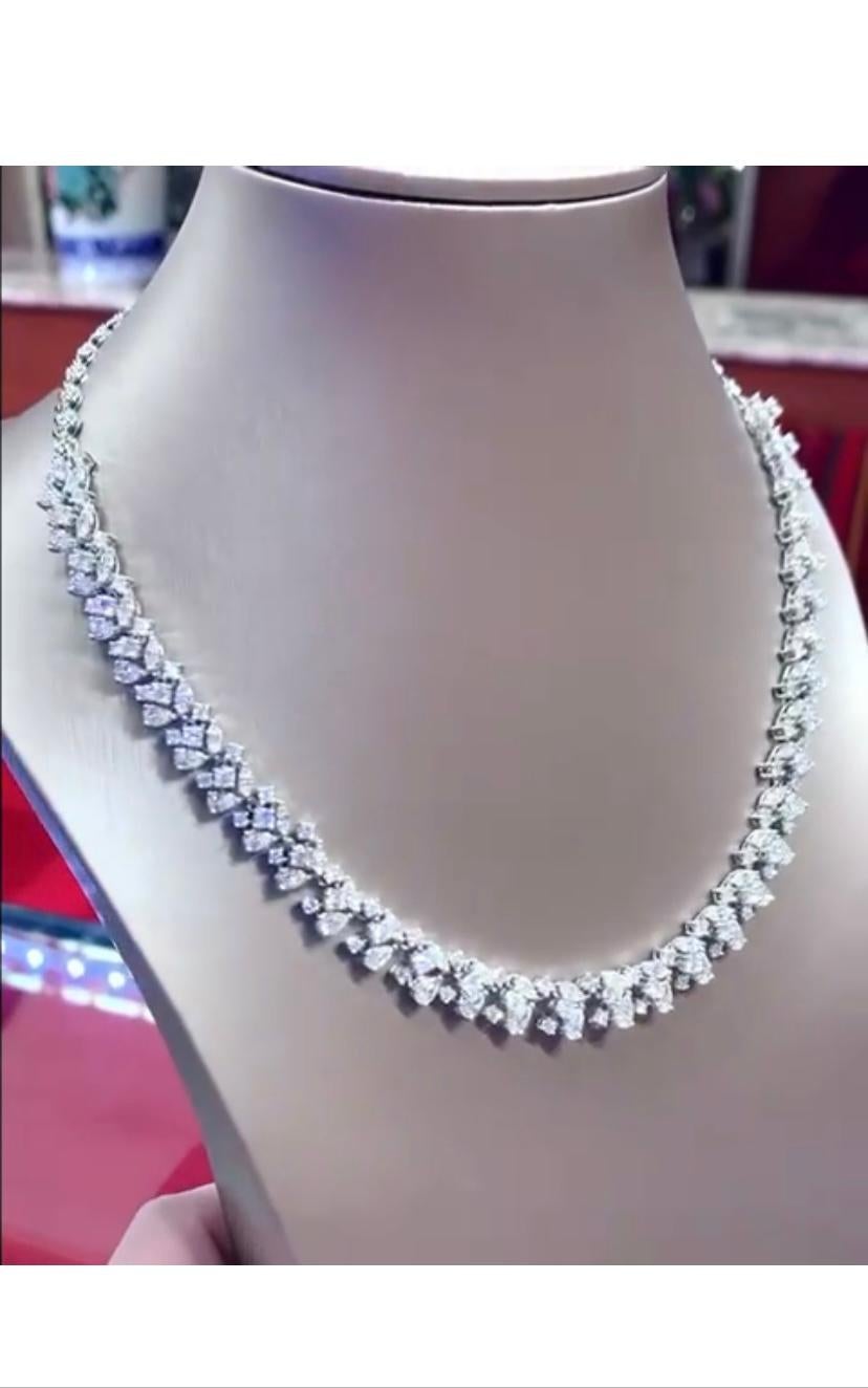 Women's Amazing 23, 14 Carats of Diamonds on Parure in Gold For Sale