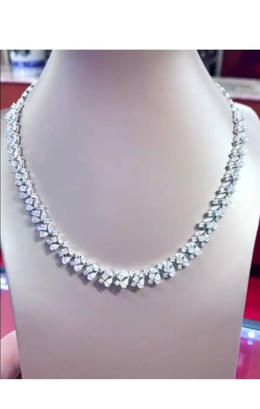 Amazing 23, 14 Carats of Diamonds on Parure in Gold For Sale 1