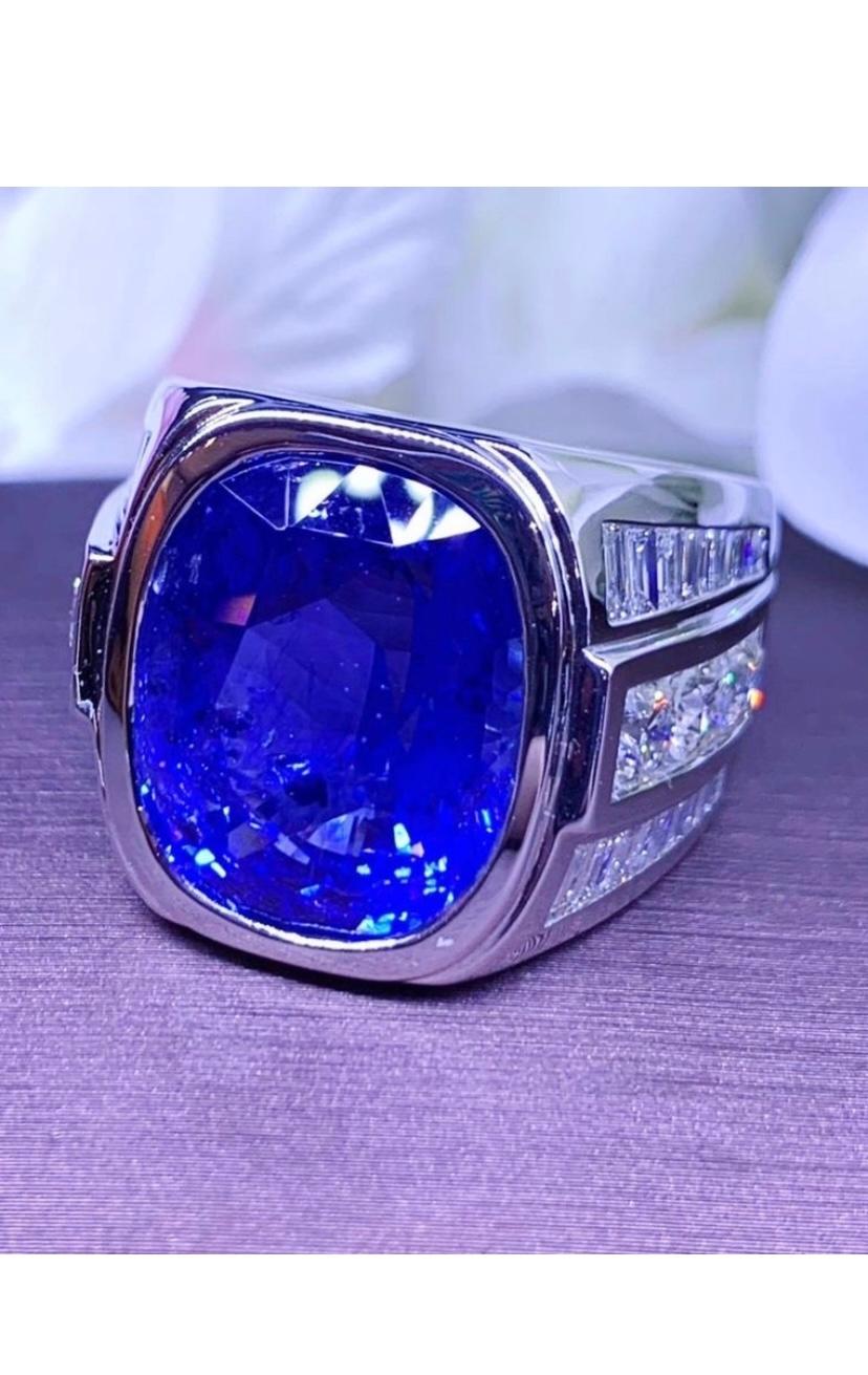 Amazing 23, 31 Carats of Ceylon Sapphire and Diamonds on Ring In New Condition For Sale In Massafra, IT
