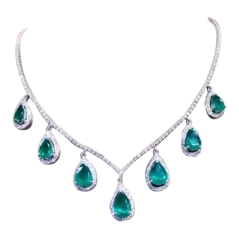 Amazing 26.67 Carats of Emeralds and Diamonds on Necklace For Sale