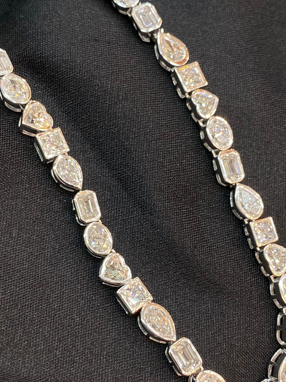 Außergewöhnliche 27,00 Karat Diamanten im Sonderschliff 18K Gold Tennis-Halskette  im Zustand „Neu“ im Angebot in Massafra, IT