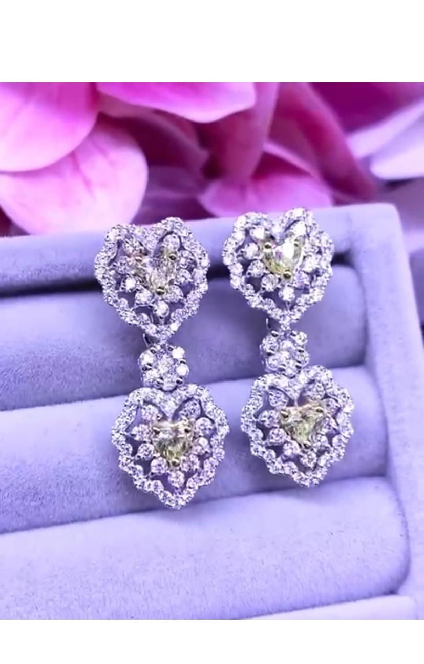 Certified 3.52 Carats Fancy Yellow Diamonds and White Diamonds 18K Gold Earrings In New Condition For Sale In Massafra, IT