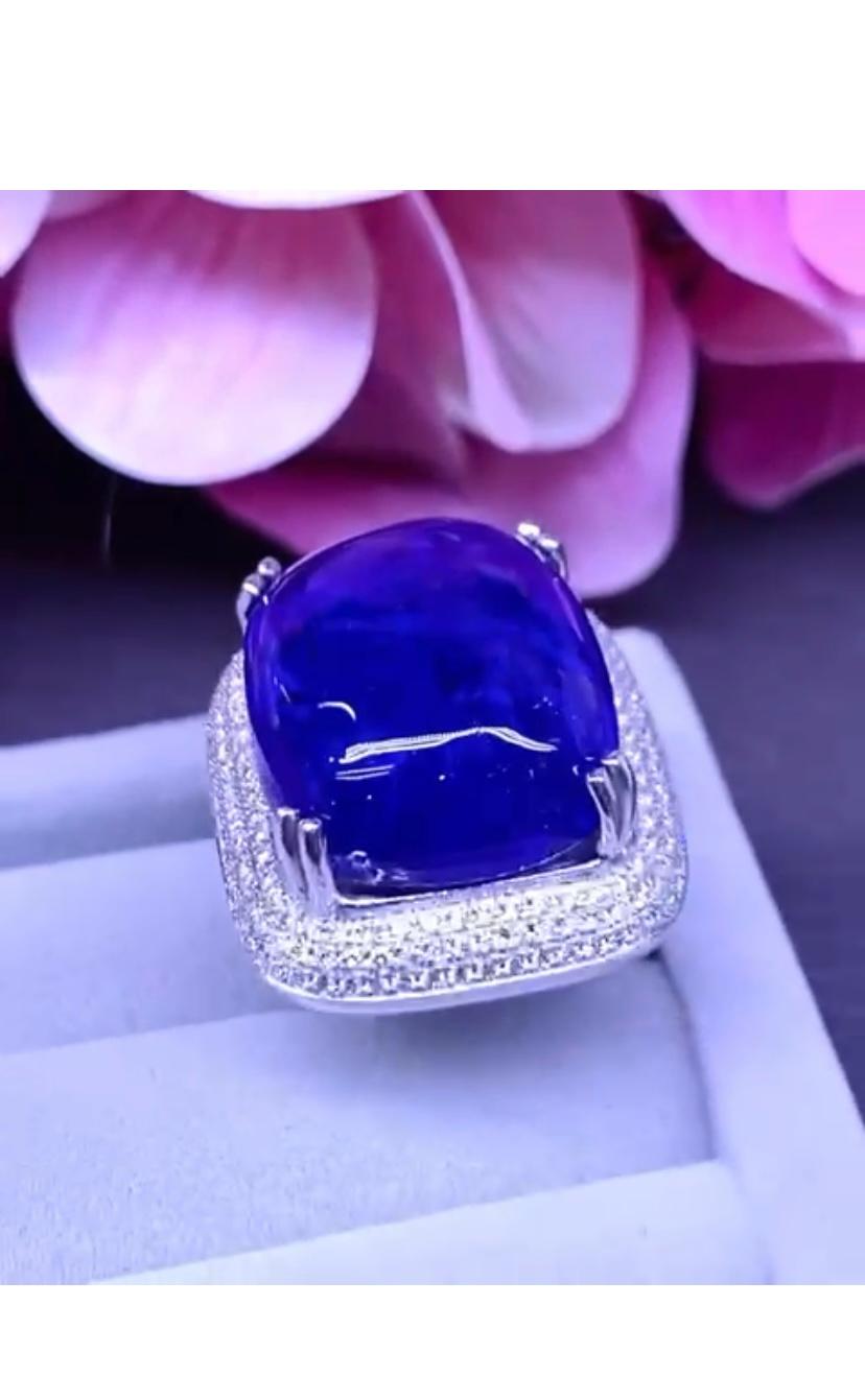 An exquisite contemporary design handmade, so stunning and exclusive, for this ring with a tanzanite cabochon cut of 40 carats, very beautiful color and quality, and round brilliant cut diamonds of 1,25 carats,F/VS.
Handcrafted by artisan
