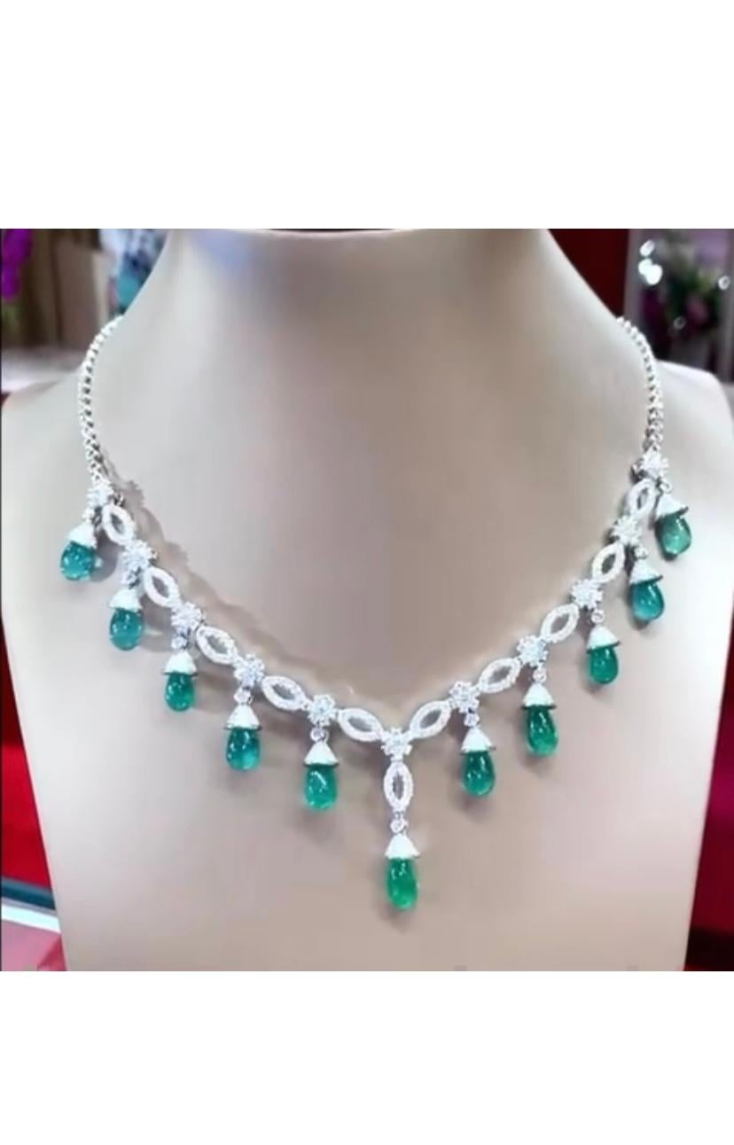 Cabochon AIG Certified 34.35 Ct Emeralds Diamonds 6.20 Ct 18K Gold Necklace  For Sale
