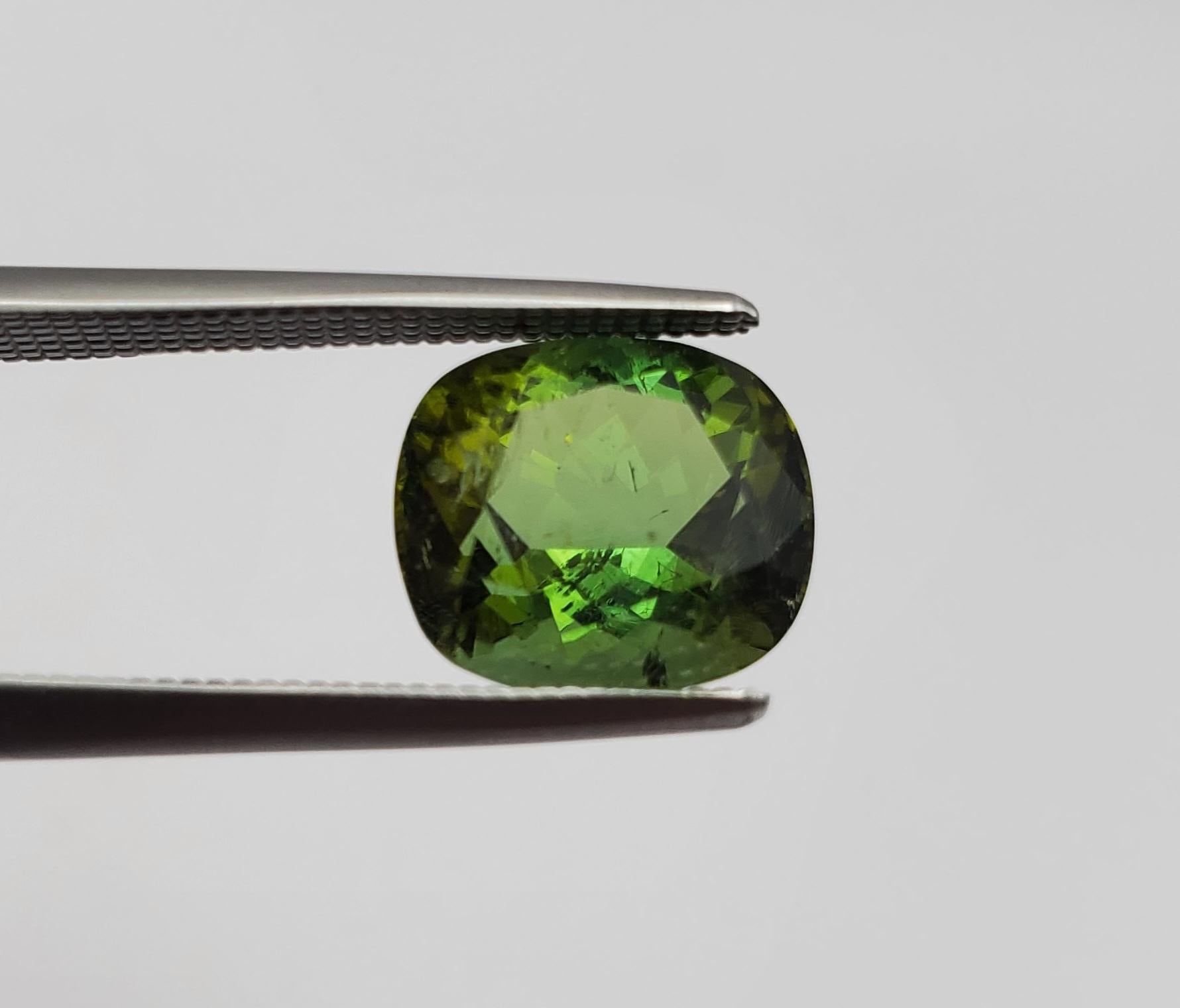 Amazing 4.21ct Cushion Cut Apple Green Tourmaline  In Excellent Condition For Sale In Pittsburgh, PA