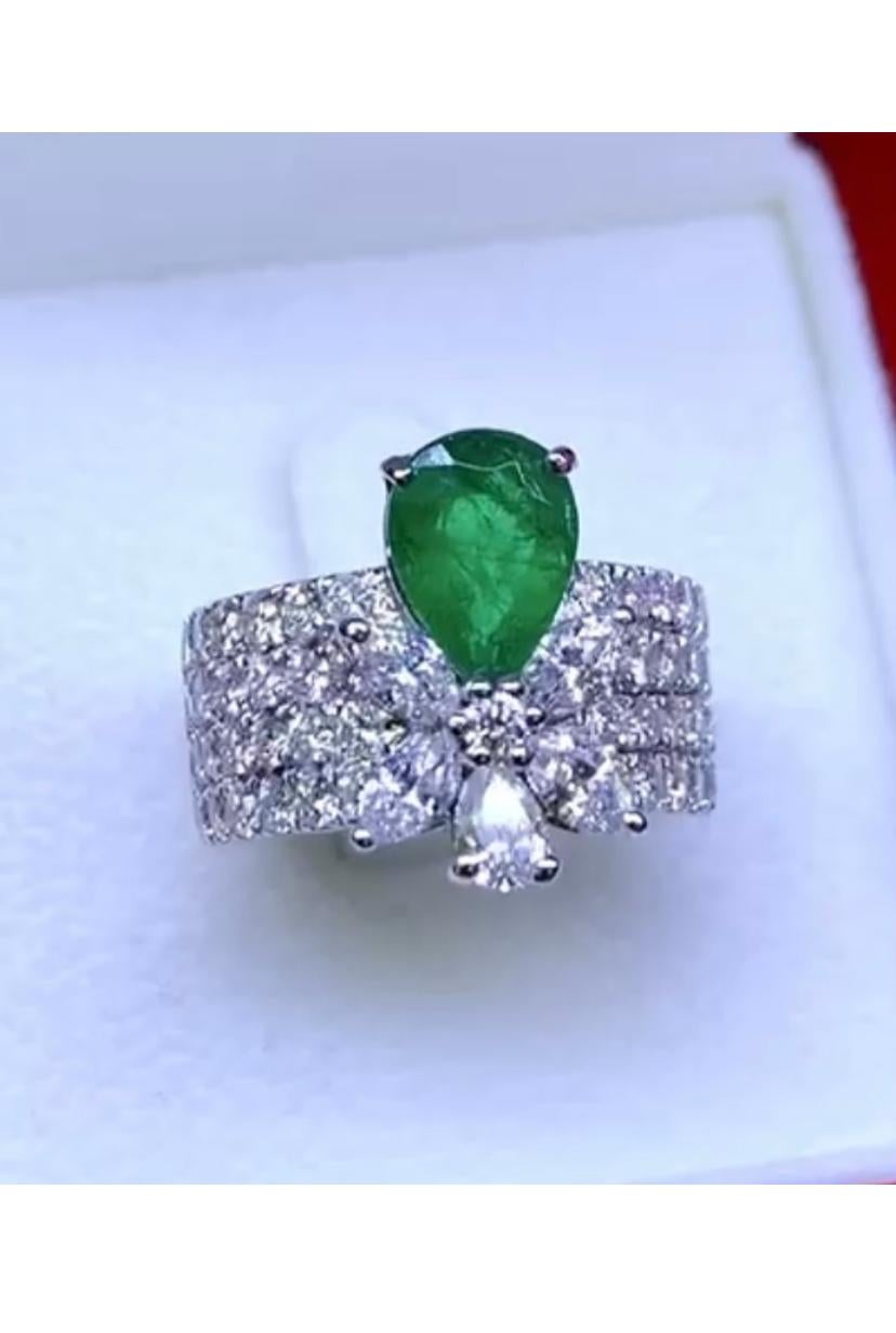An exquisite elegant and original design ,realized hand to hand by artisan goldsmith. It is a very piece of art .
Ring come in 18k gold , with a pear cut Zambia emerald, fine quality, of 2,01 carats, vivid green, and round brilliant cut and pear cut