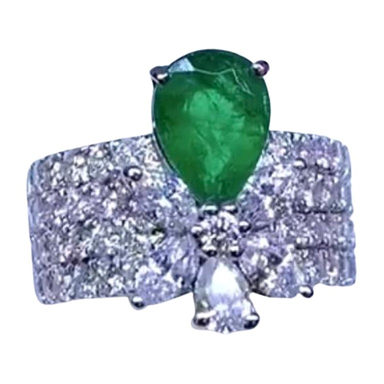 Amazing 4.23 carats of Zambia emerald and diamonds on ring