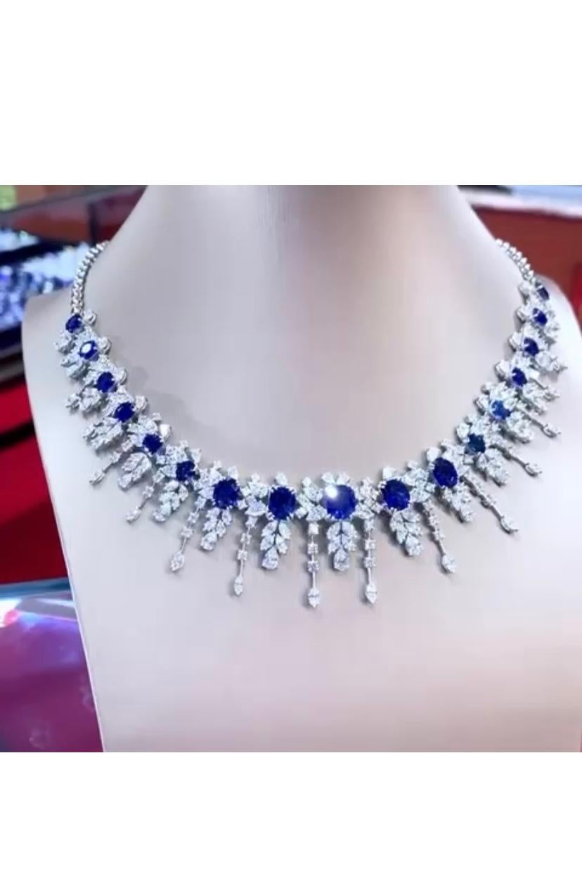 AIG Certified 43.08 ct of Royal Blue Ceylon Sapphires Diamonds 18k gold Necklace In New Condition For Sale In Massafra, IT