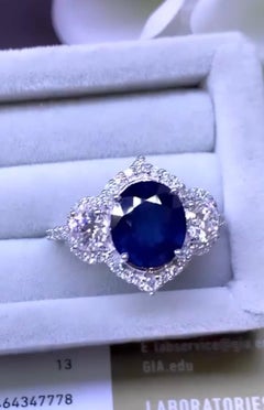 AIG Certified 3.70 Carats Ceylon Sapphire   GIA Diamonds 18K Gold Cocktail Ring