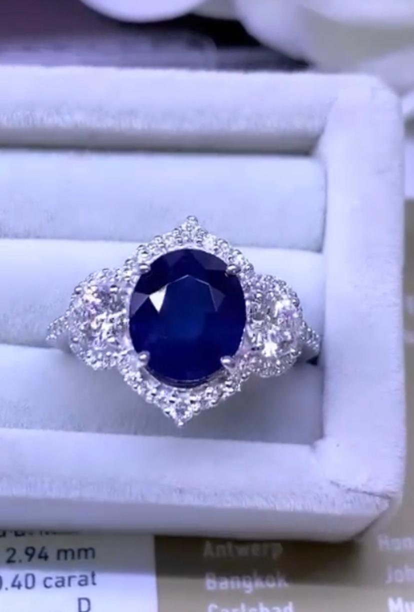 AIG Certified 3.70 Carats Ceylon Sapphire   GIA Diamonds 18K Gold Cocktail Ring  For Sale 2
