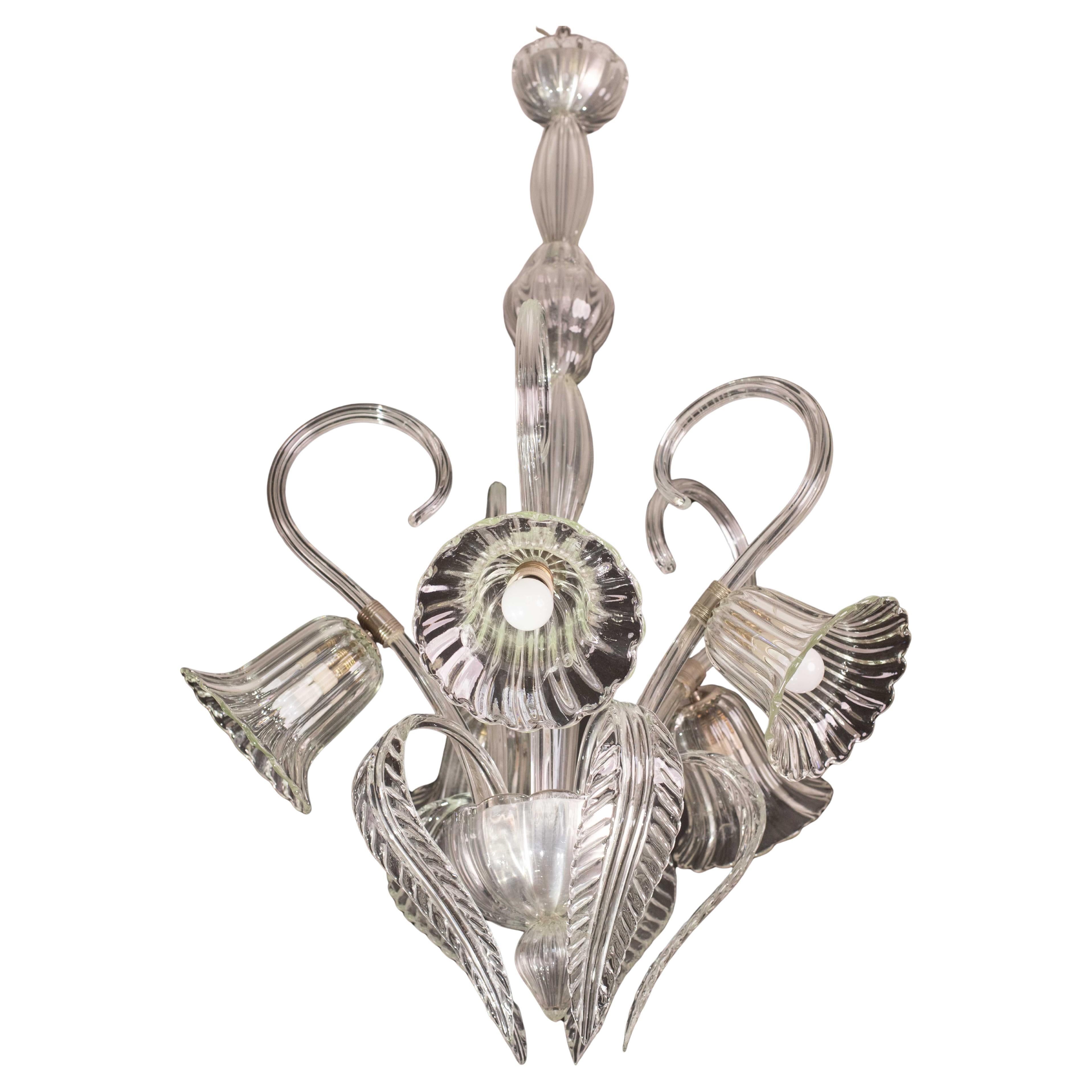 Museale 5-light Murano chandelier, made by Barovier and Toso glassworks.

Production period: 1940s.

The structure of the chandelier consists of a central trunk to which are attached 5 arches, also made of silver chrome-plated brass, from which the