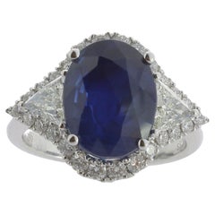 Amazing 5.29 Carat Oval Sapphire and Diamond Cocktail Ring 18 Karat White Gold