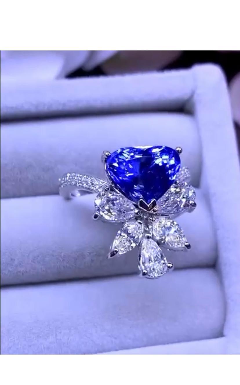 Amazing 5.92 Carats of Heart Cut Ceylon Sapphire and Diamonds on Ring In New Condition In Massafra, IT