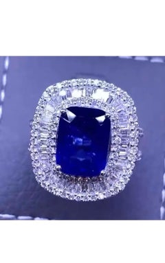 AIG Certified 5.20 Carats Blue Ceylon Sapphire 2.30 Ct Diamonds 18k Gold Ring