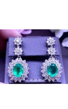 Amazing 8.53 Carats of Emeralds and Diamonds on Earrings